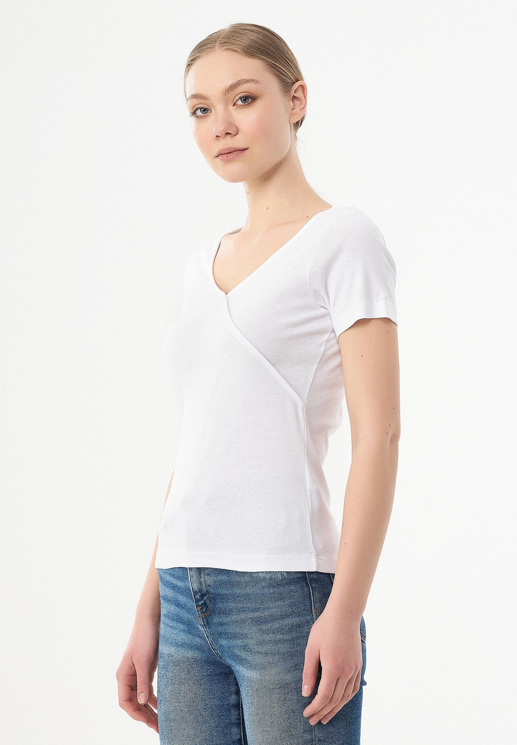 Geripptes T-Shirt aus Bio-Baumwolle mit V-Ausschnitt