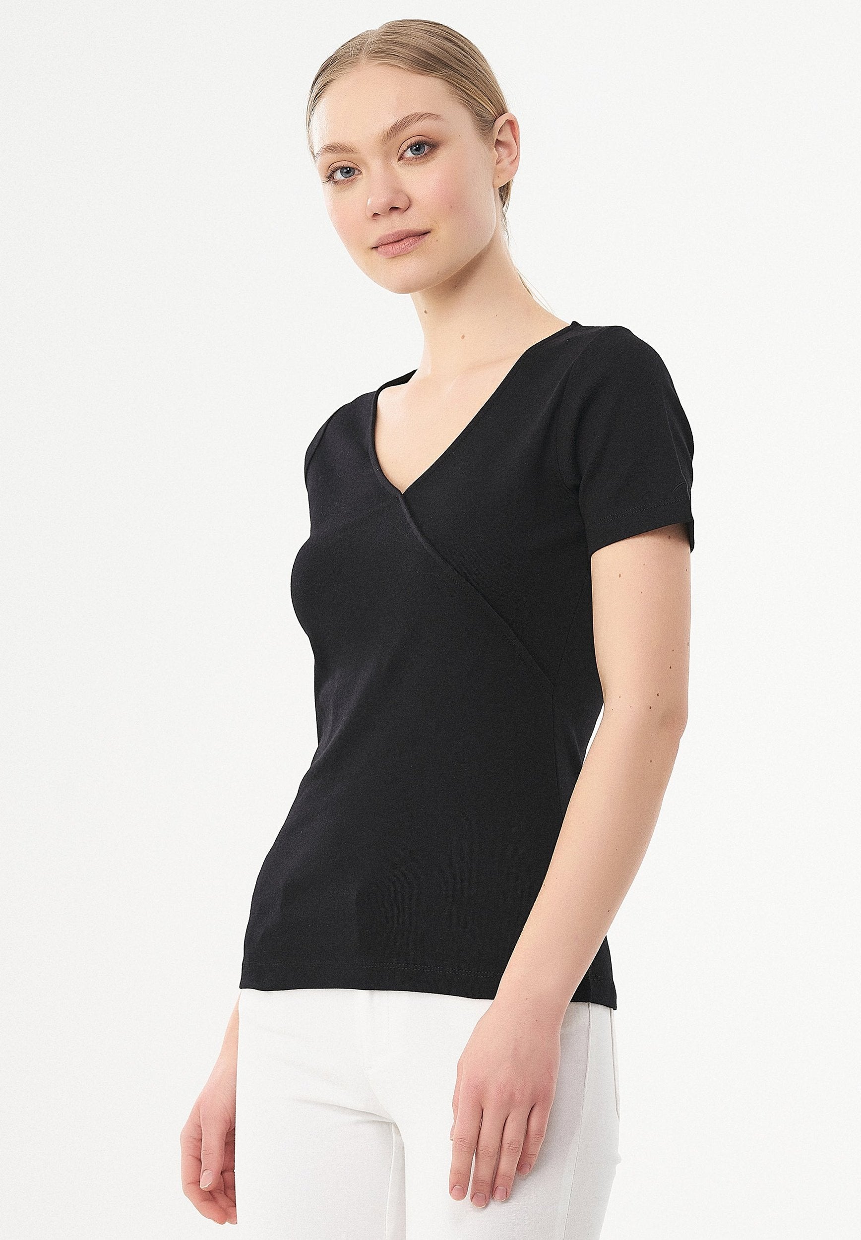 Geripptes T-Shirt aus Bio-Baumwolle mit V-Ausschnitt
