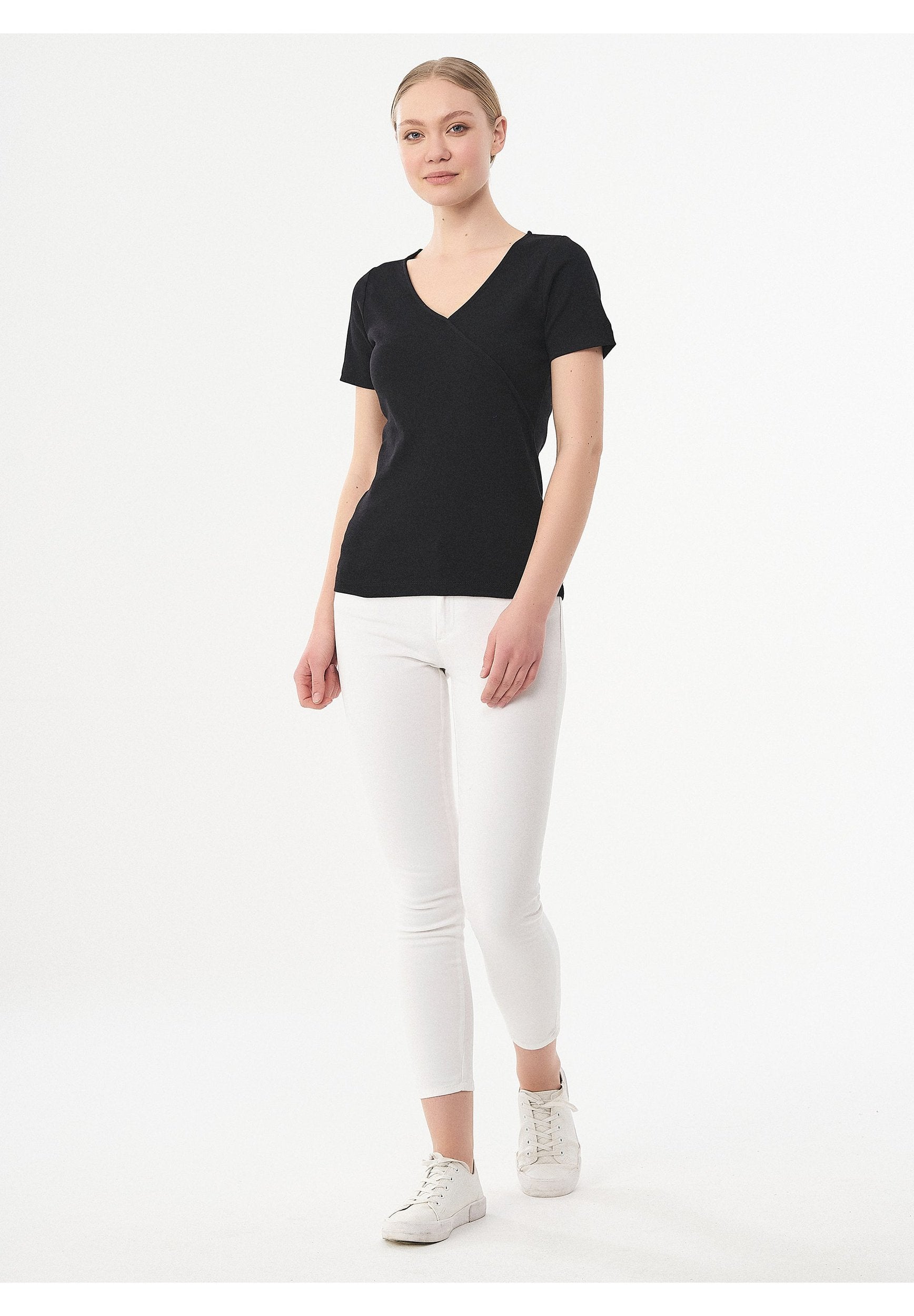 Geripptes T-Shirt aus Bio-Baumwolle mit V-Ausschnitt