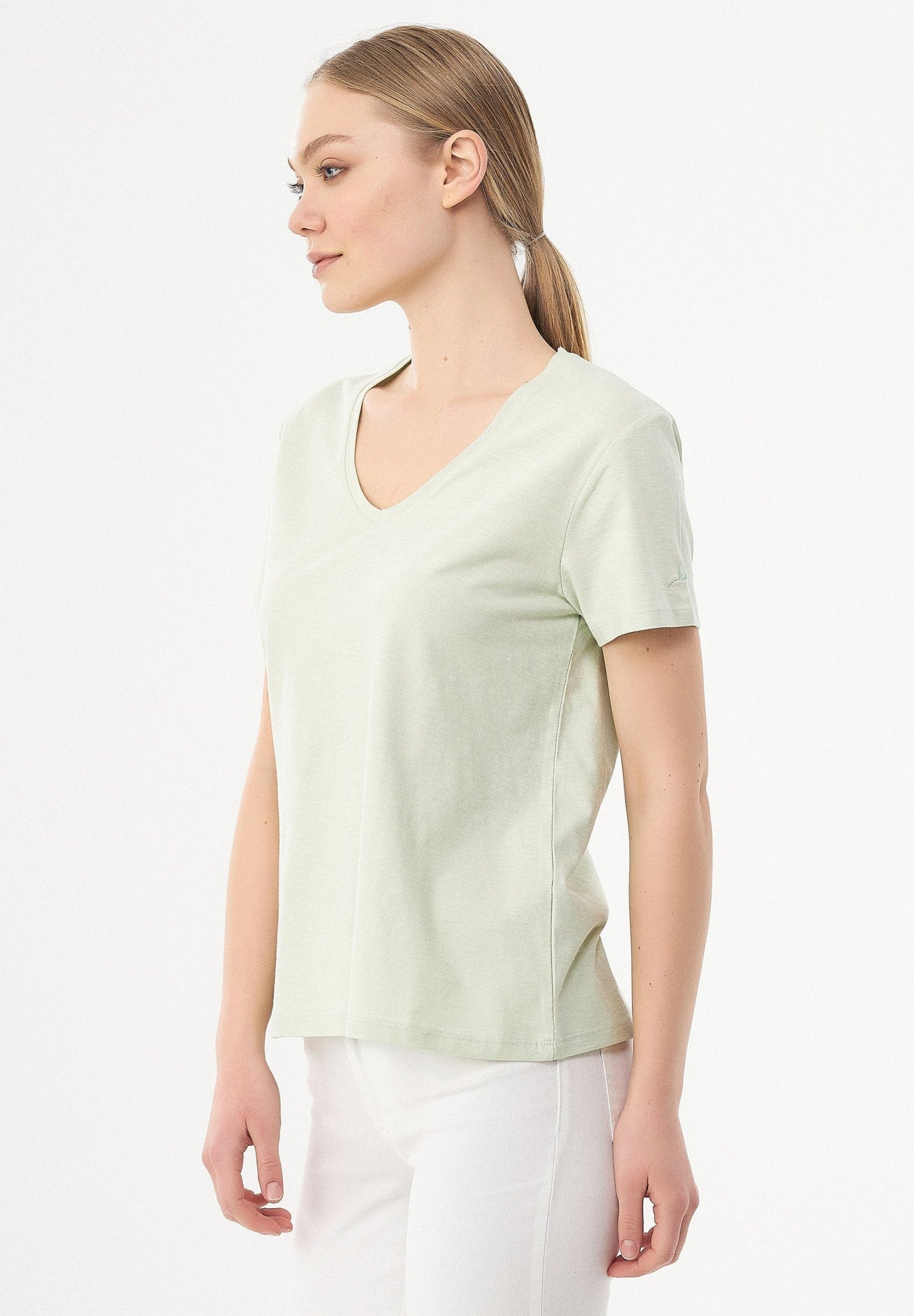 Basic T-Shirt aus Bio-Baumwolle mit V-Ausschnitt
