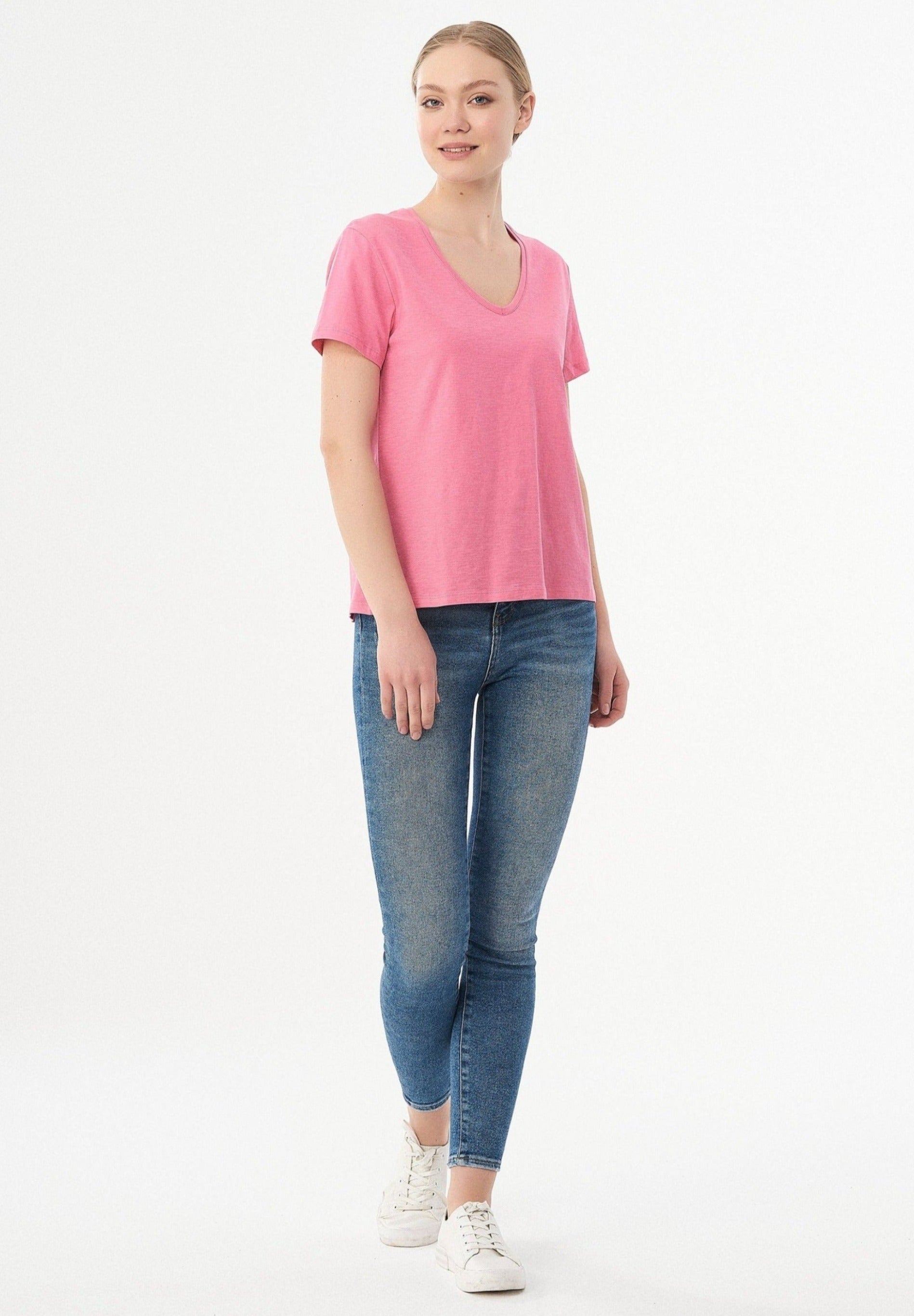 Basic T-Shirt aus Bio-Baumwolle mit V-Ausschnitt