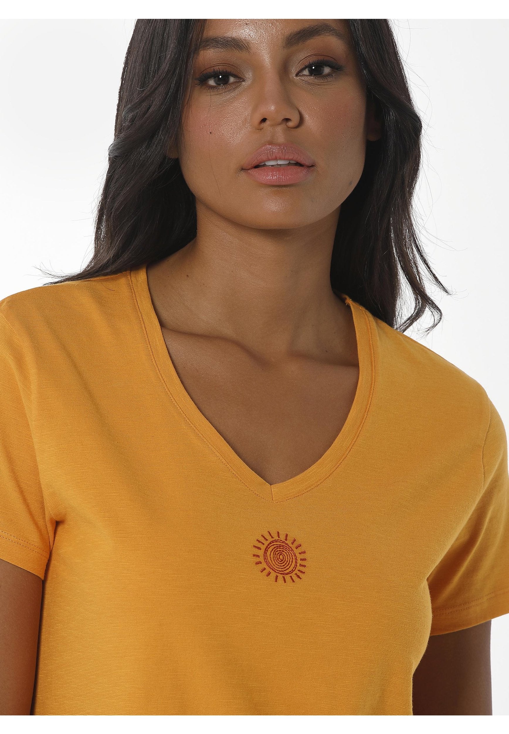 T-Shirt aus Bio-Baumwolle mit Solar-Stickerei