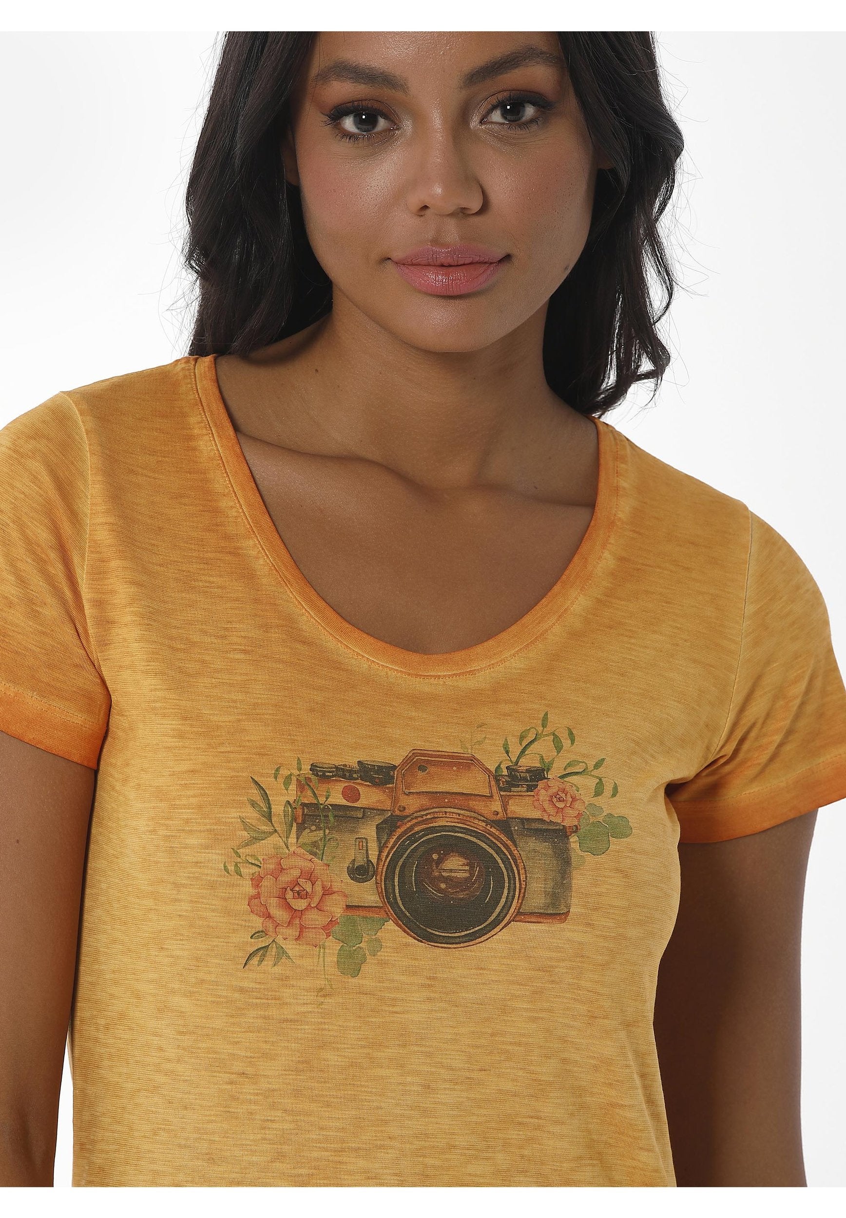 Garment Dyed T-Shirt aus Bio-Baumwolle mit Kamera-Print