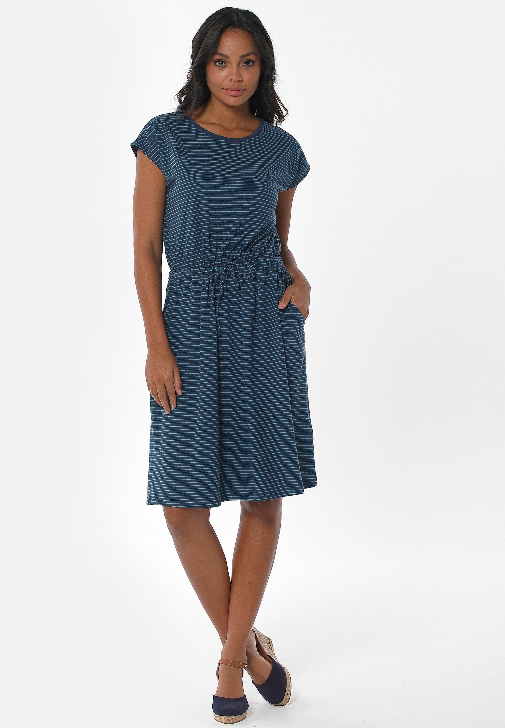 Gestreiftes Jerseykleid aus Bio-Baumwolle und Leinen