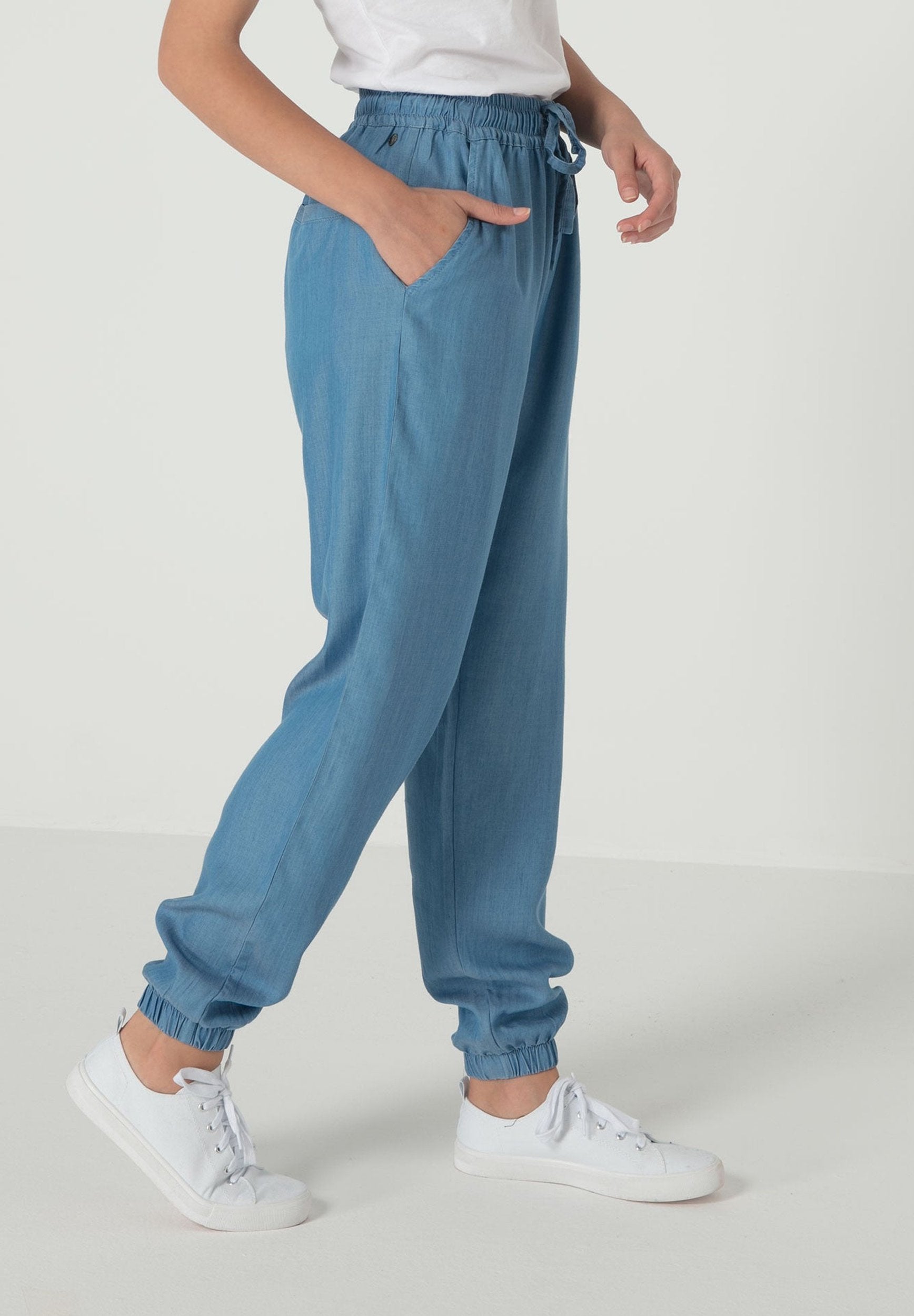 Hose aus TENCEL™ Lyocell Denim mit Kordelzug