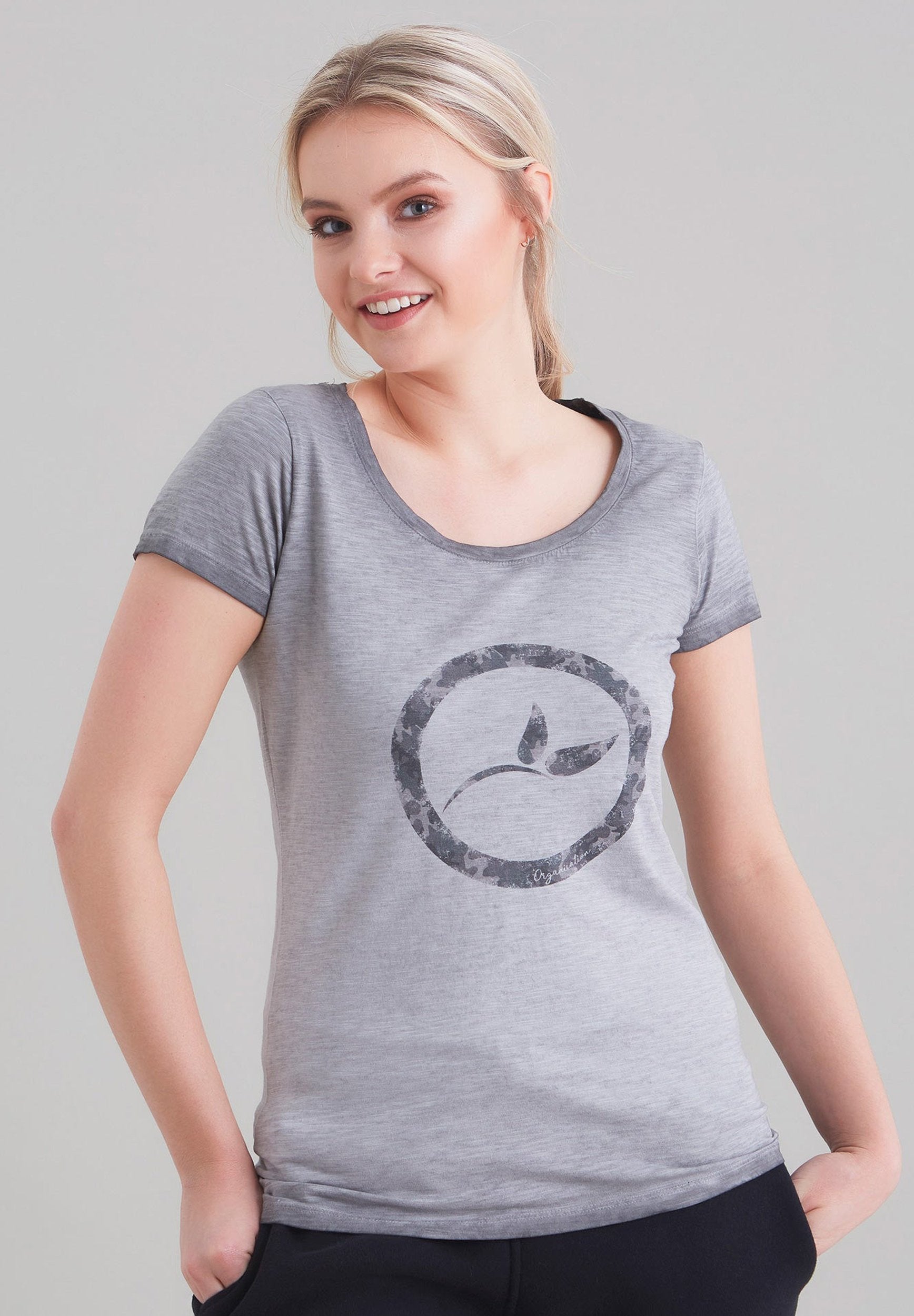 Garment Dyed T-Shirt aus Bio-Baumwolle mit Logo-Print