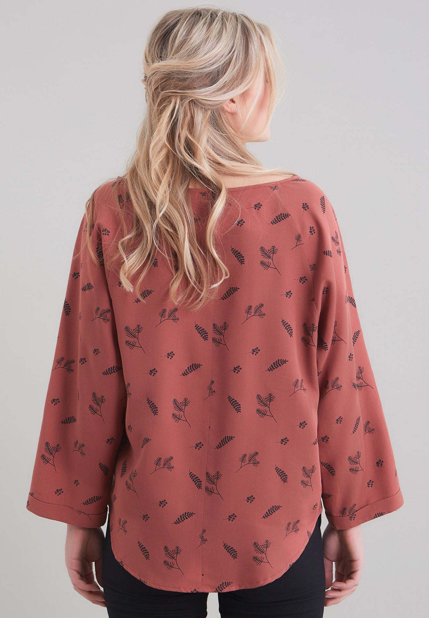 TENCEL™ Lyocell Blusenshirt mit schlichtem Blatt Motiv