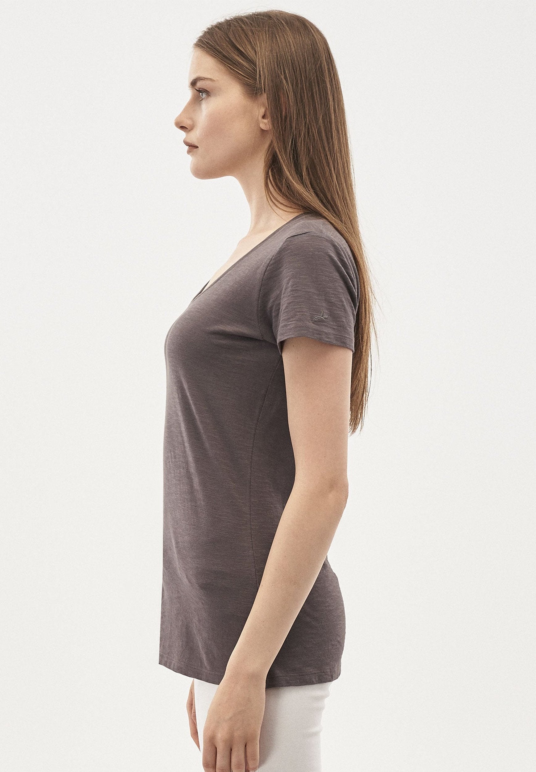 Basic T-Shirt aus Bio-Baumwolle mit V-Ausschnitt