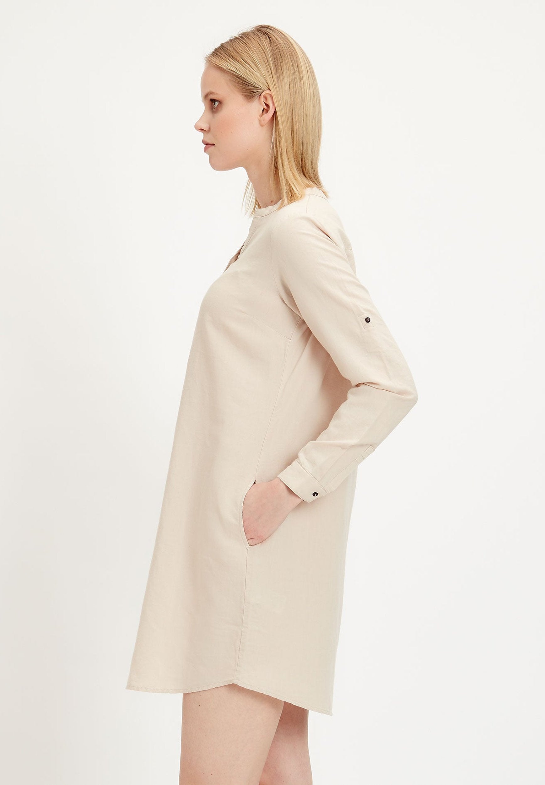 Langarm Kleid aus Leinen-Mix mit Knopfleiste