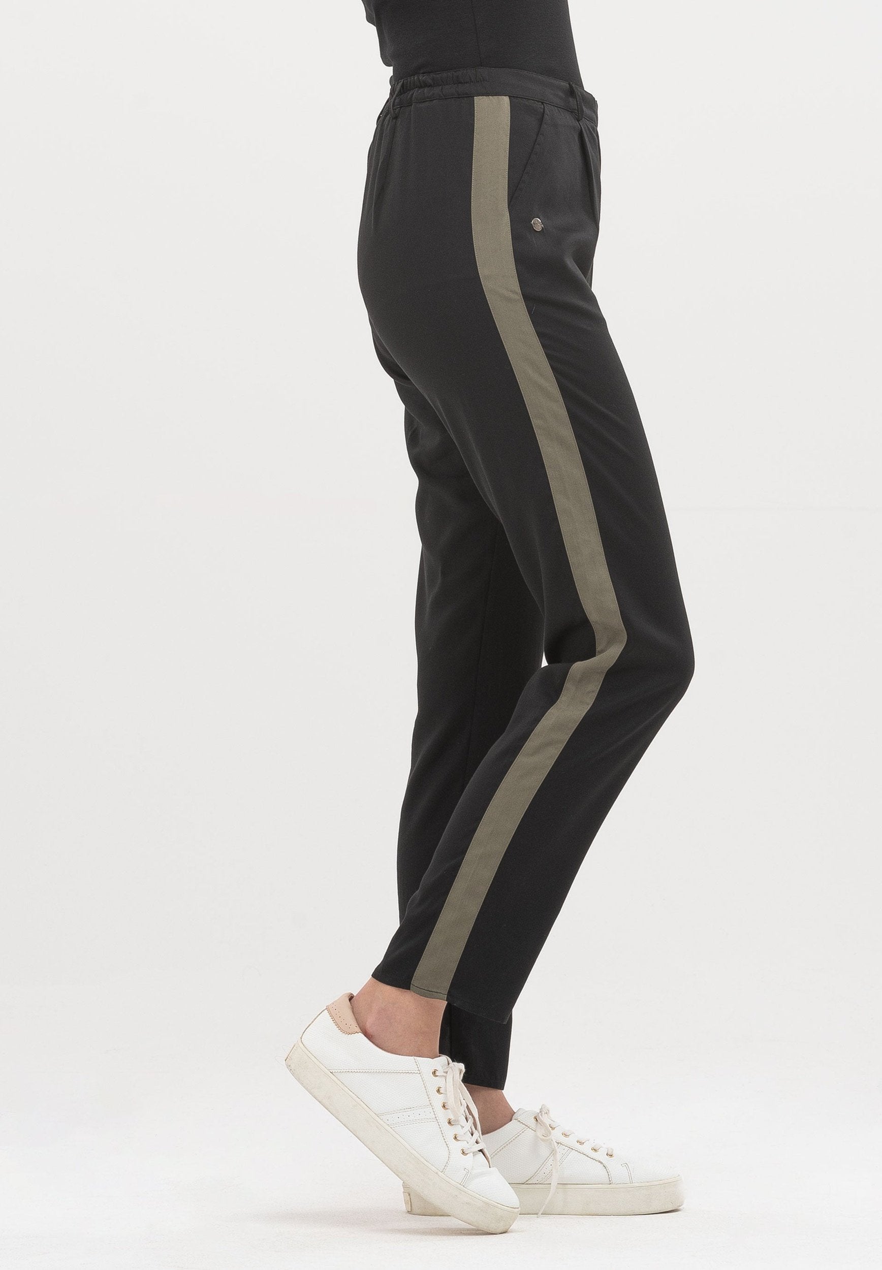Hose aus TENCEL™ Lyocell mit seitlichen Tapestreifen