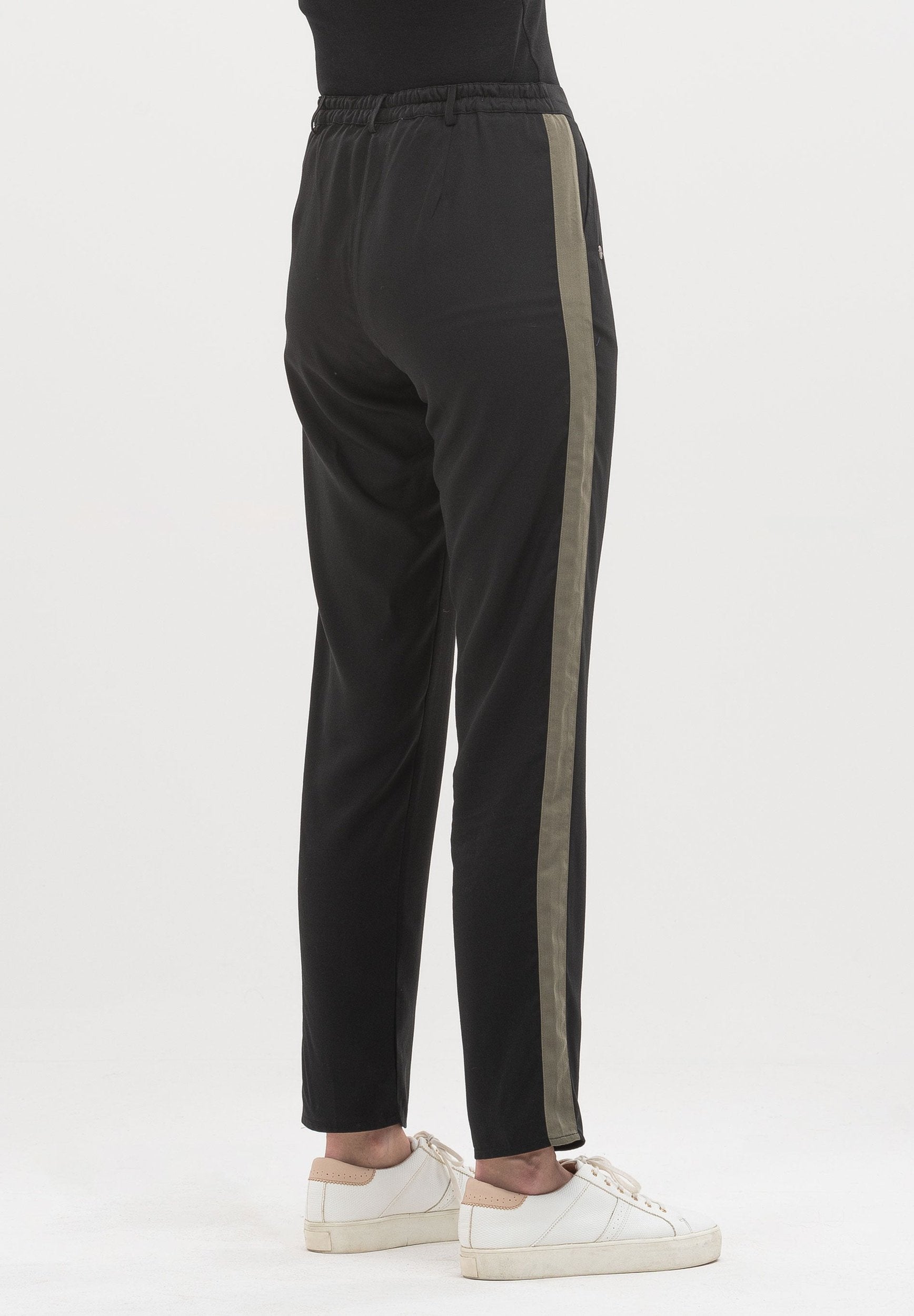 Hose aus TENCEL™ Lyocell mit seitlichen Tapestreifen