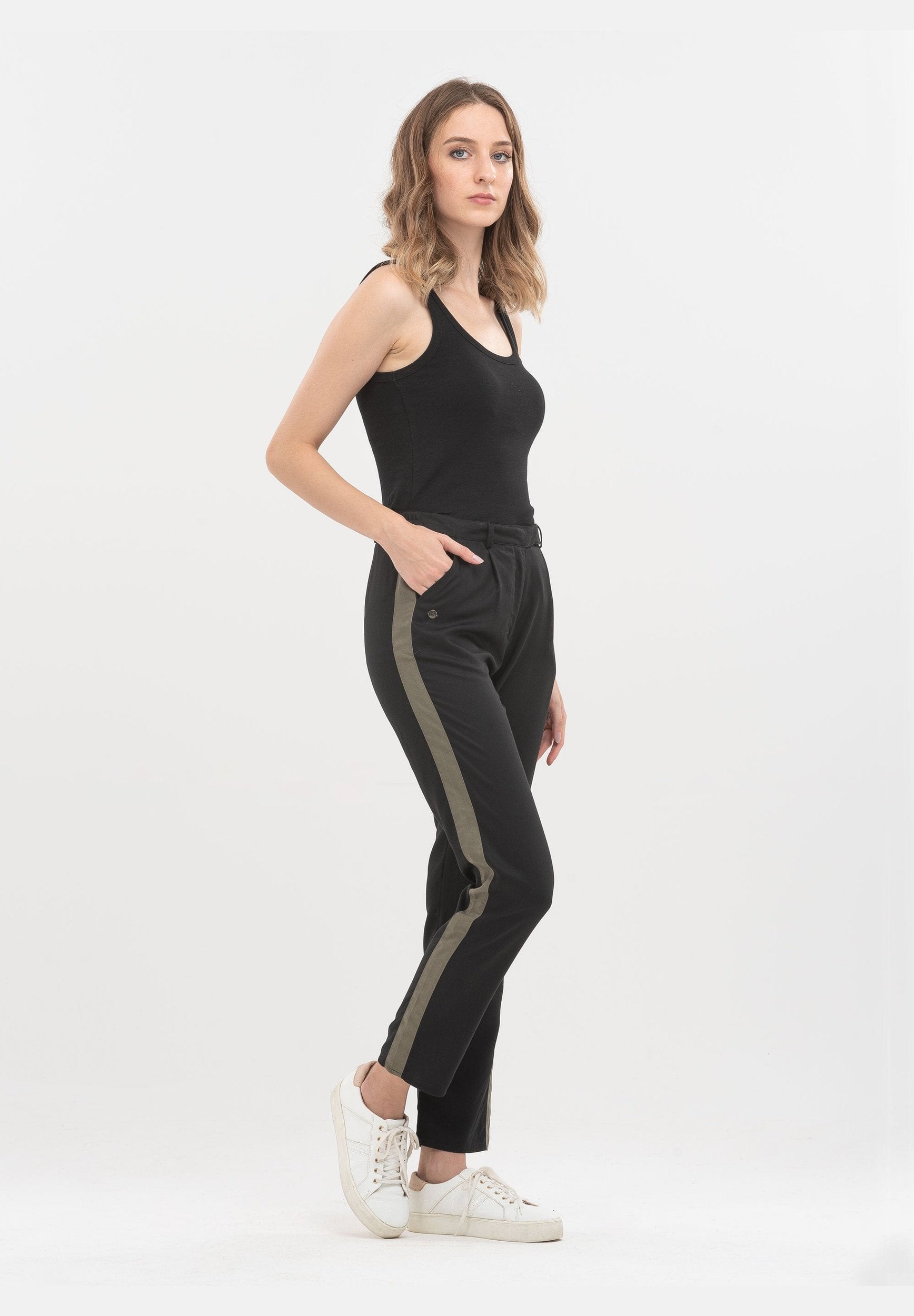 Hose aus TENCEL™ Lyocell mit seitlichen Tapestreifen