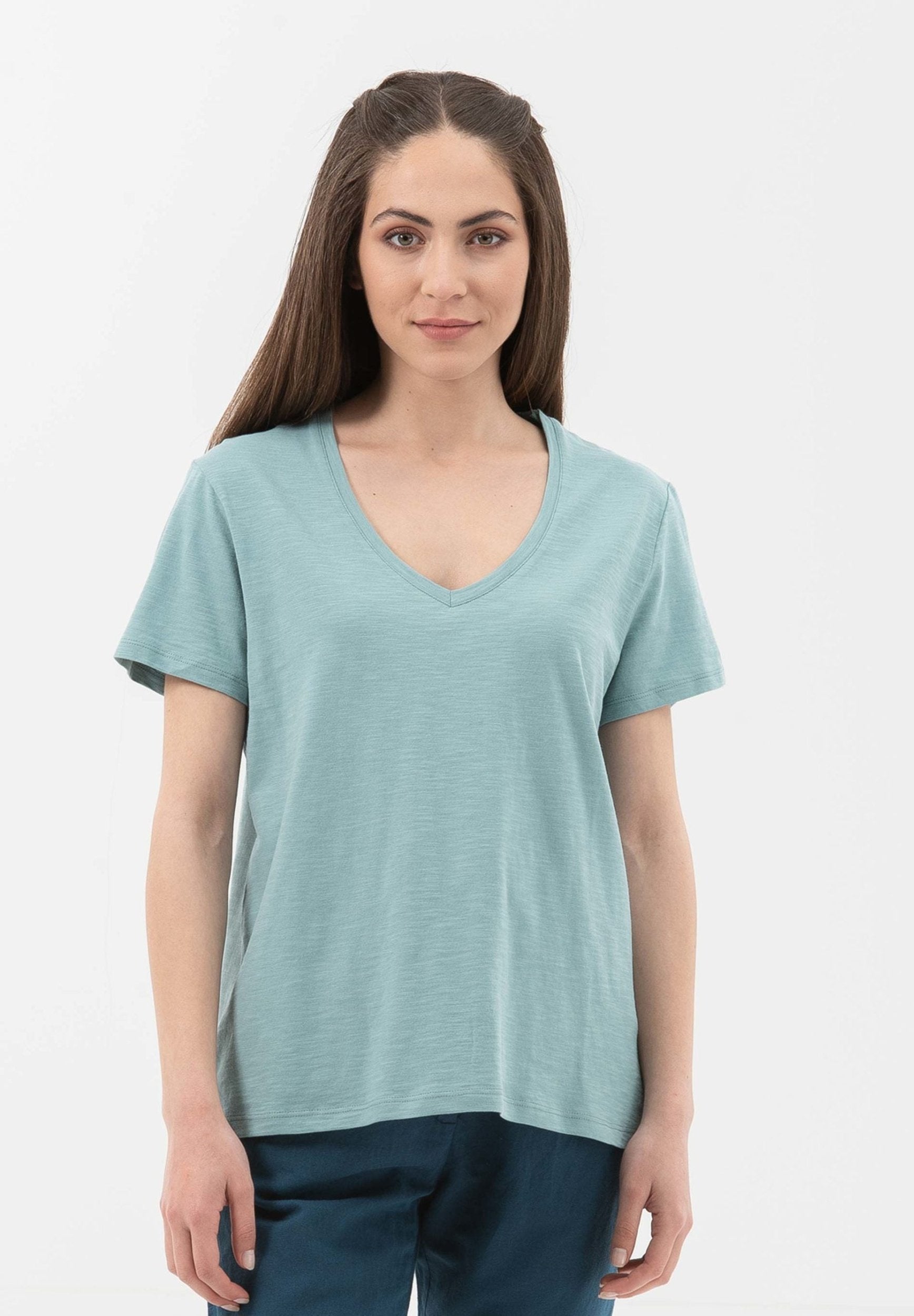 Basic T-Shirt aus Bio-Baumwolle mit V-Ausschnitt | Nachhaltige Damenmode