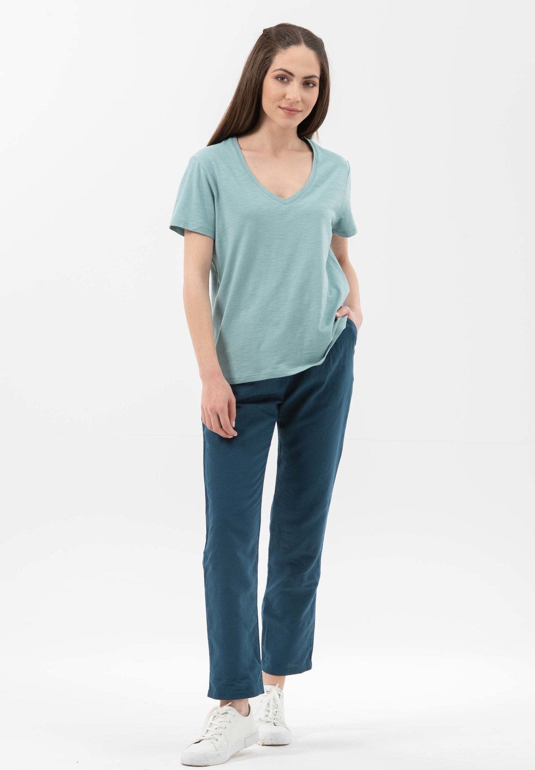 Basic T-Shirt aus Bio-Baumwolle mit V-Ausschnitt