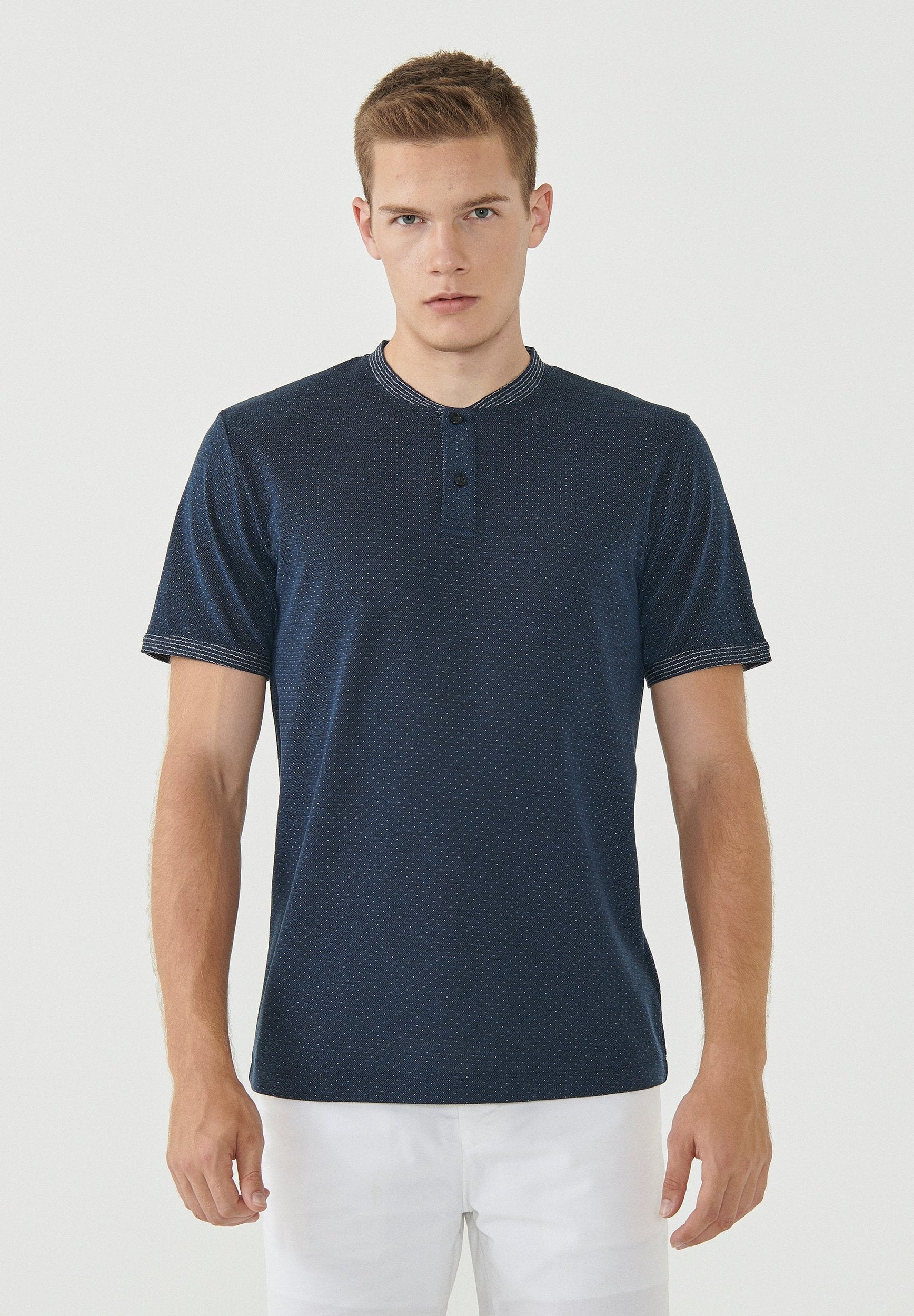 Henley-Shirt aus Bio-Baumwolle mit Punktmuster