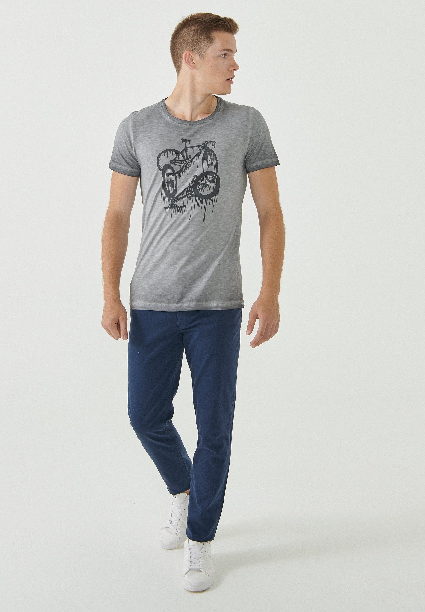 Garment Dyed T-Shirt aus Bio-Baumwolle mit Fahrrad-Print