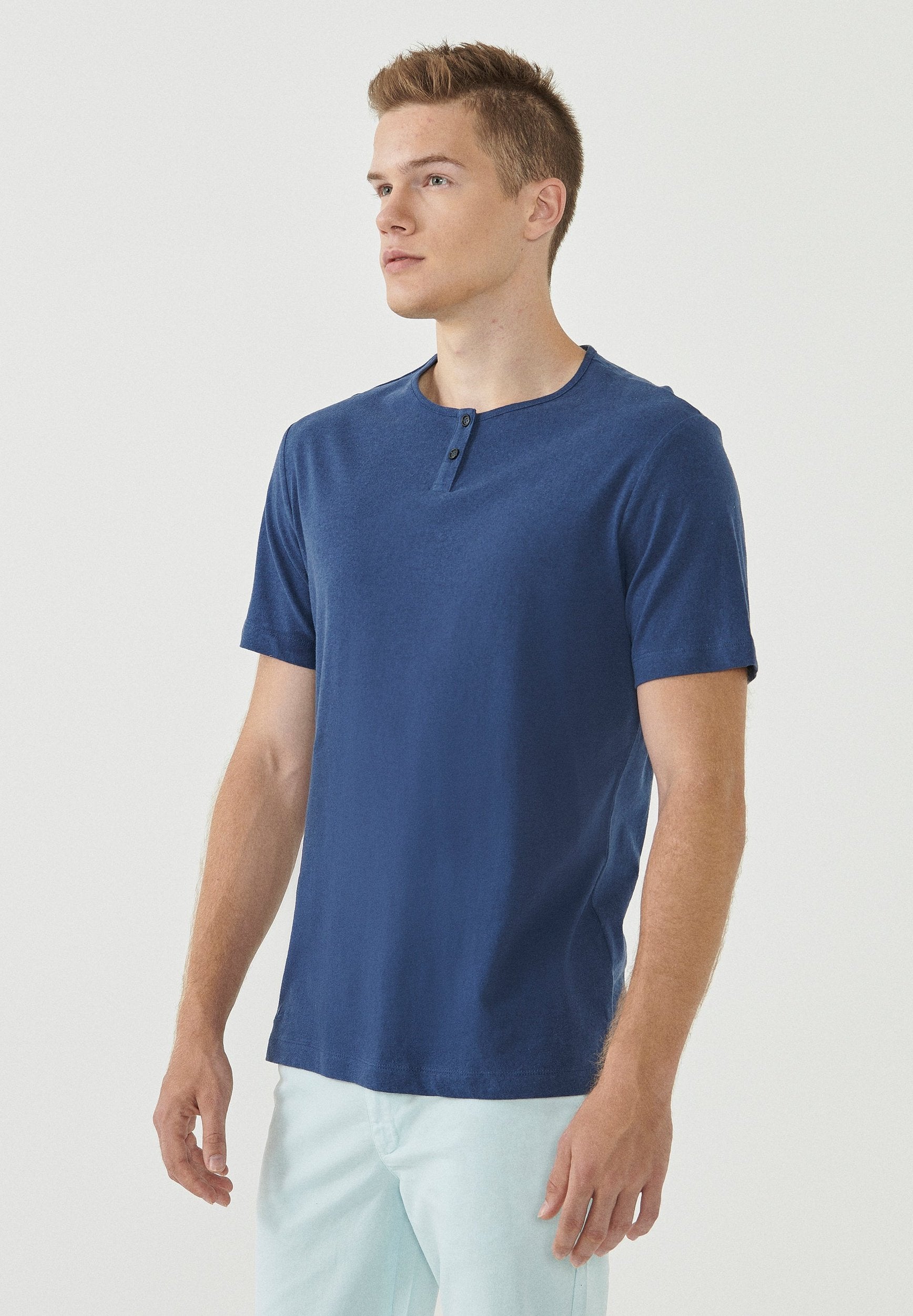 Henley-Shirt aus Bio-Baumwolle und Leinen