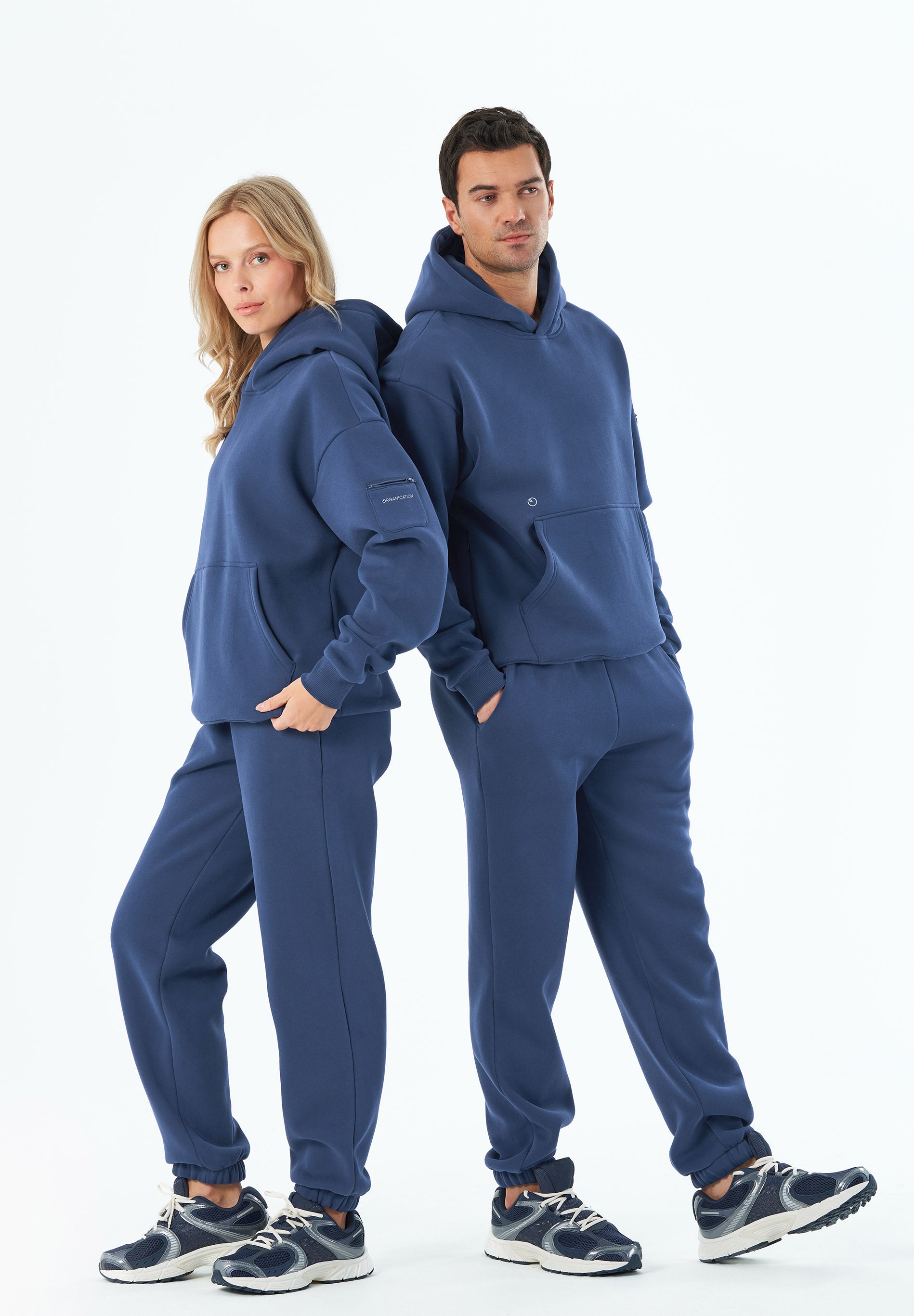 HARVINN | Essentials Travel Unisex Hoodie aus Bio-Baumwolle und recyceltem Polyester