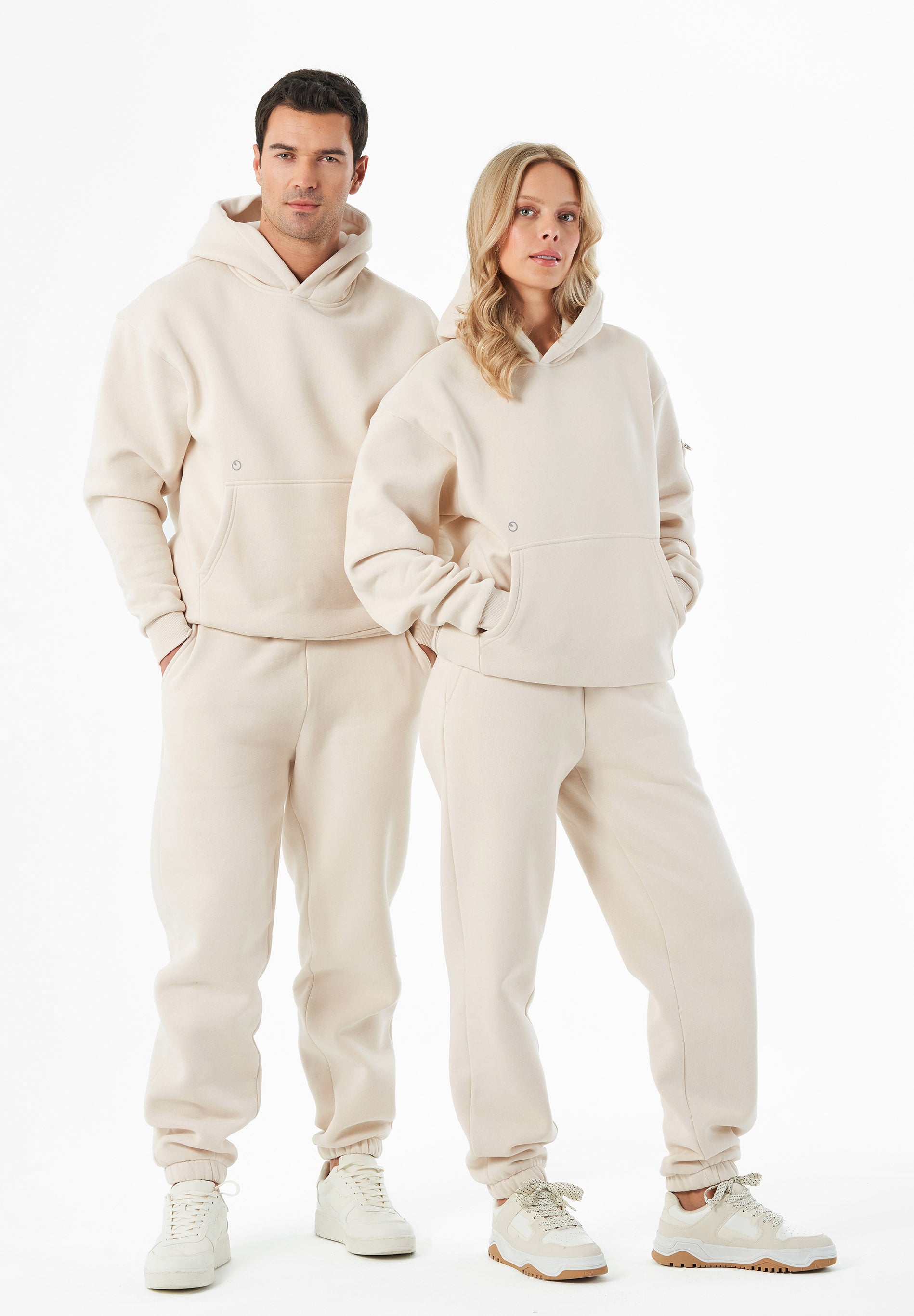 HARVINN | Essentials Travel Unisex Hoodie aus Bio-Baumwolle und recyceltem Polyester