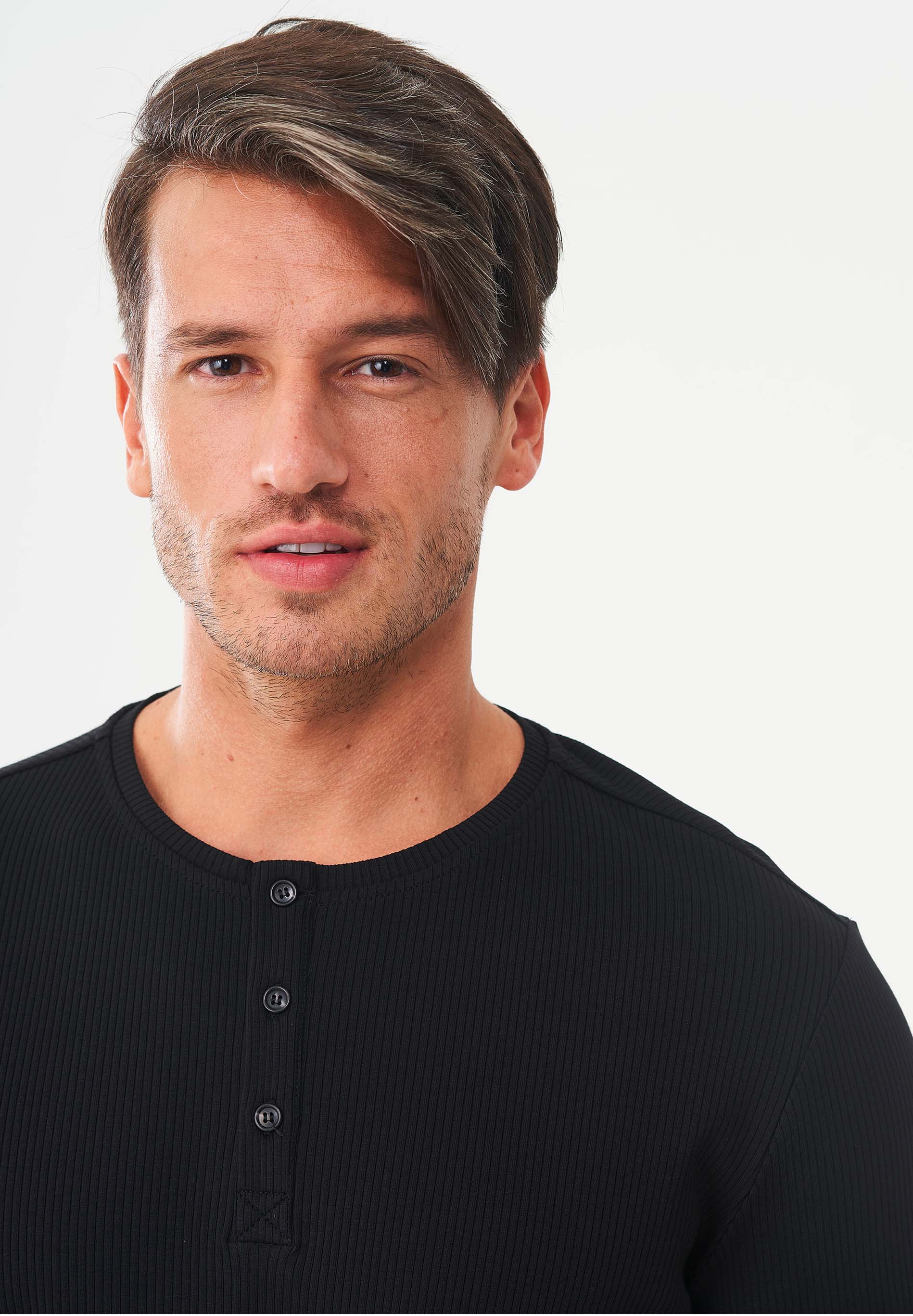 Geripptes Henley Langarmshirt aus Bio-Baumwolle