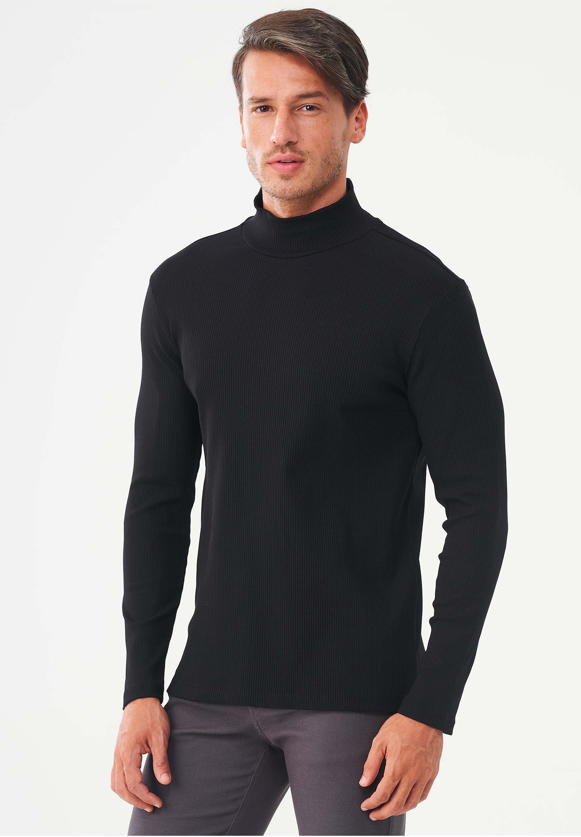 Geripptes Langarmshirt aus Bio-Baumwolle mit Rollkragen