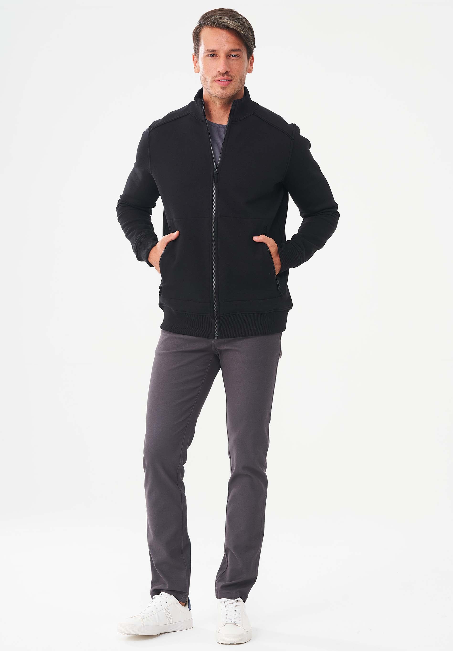 Sweatjacke aus Bio-Baumwolle mit Stehkragen
