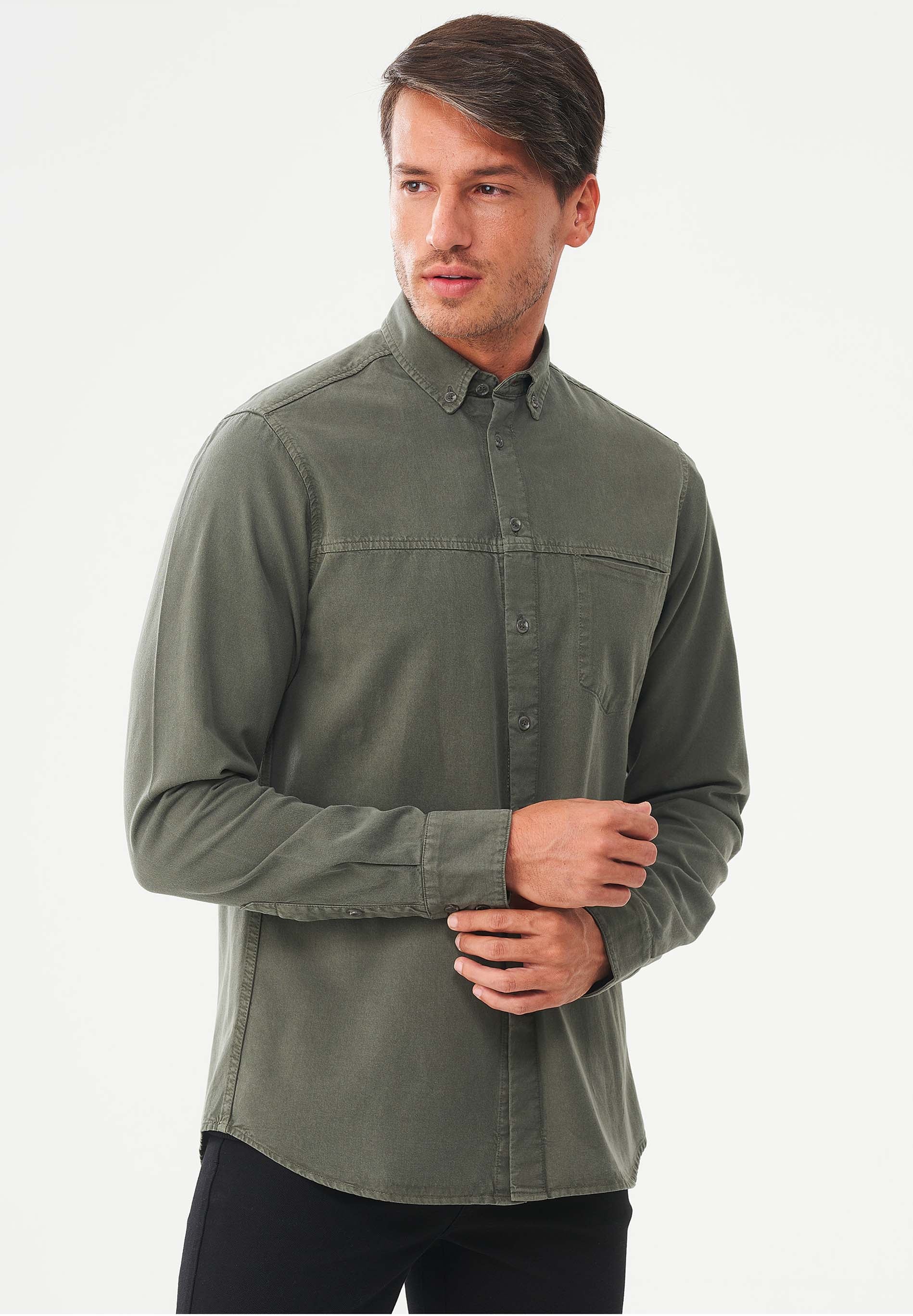 Garment Dyed Hemd aus TENCEL™ Lyocell und Bio-Baumwolle