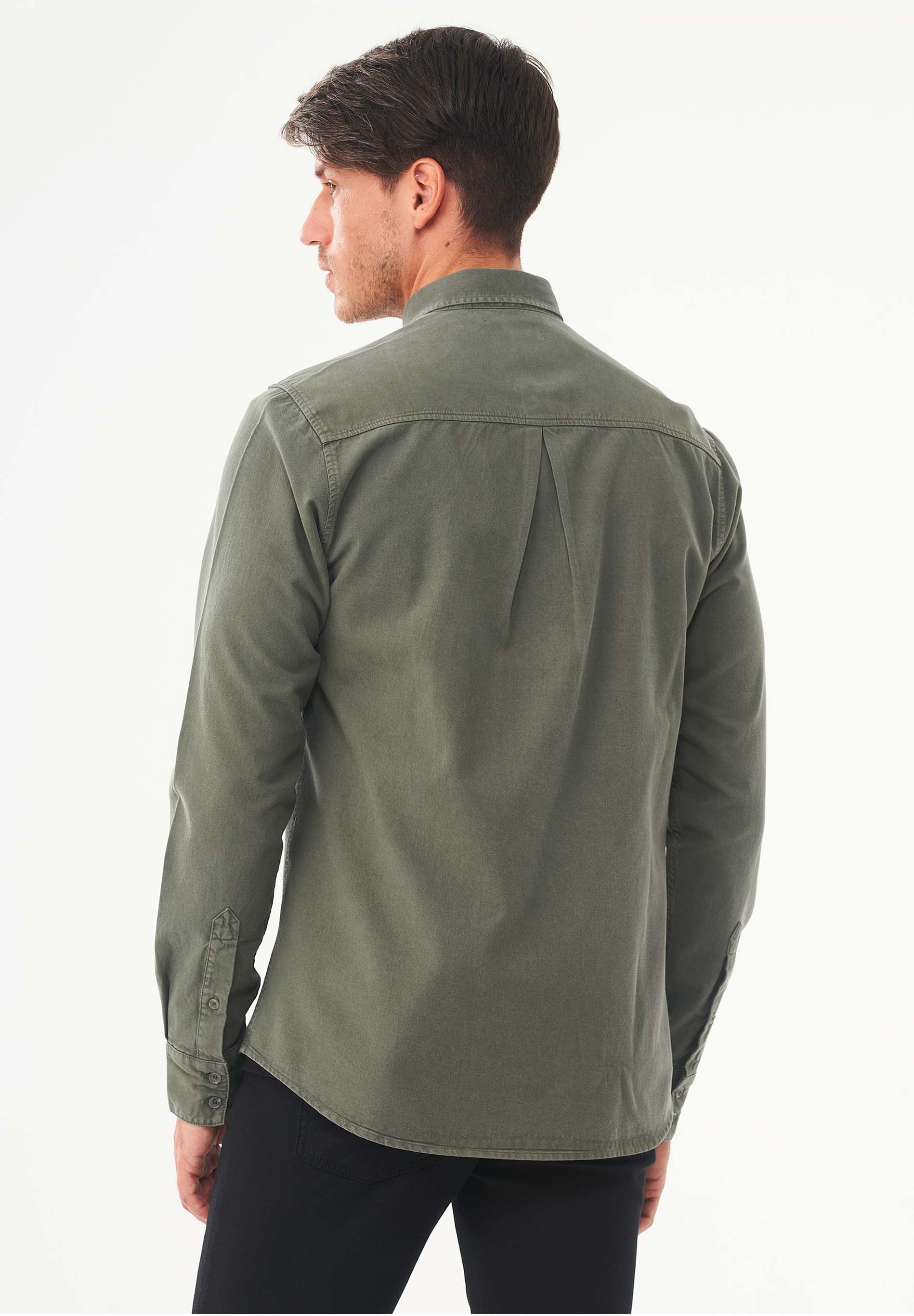 Garment Dyed Hemd aus TENCEL™ Lyocell und Bio-Baumwolle