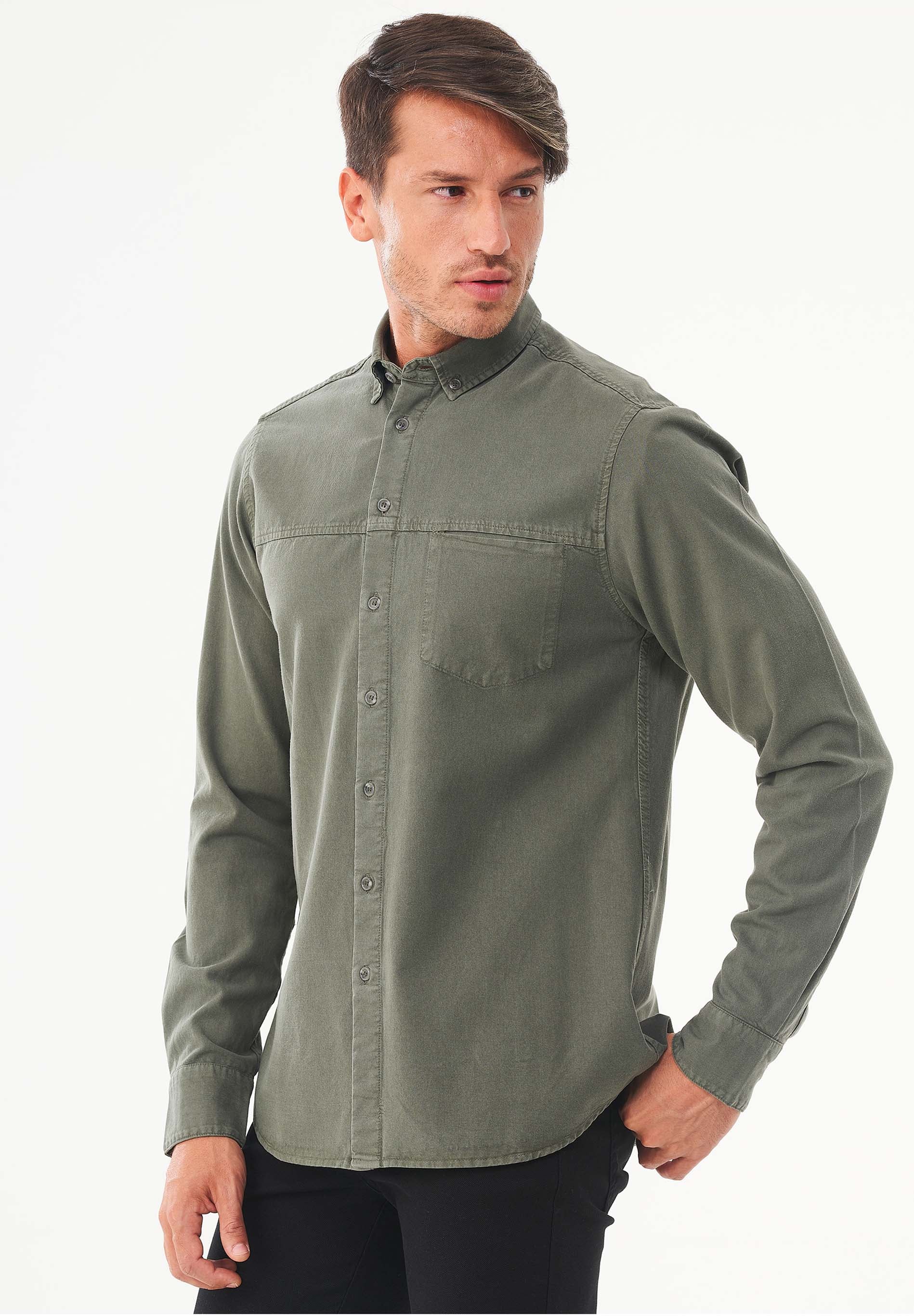 Garment Dyed Hemd aus TENCEL™ Lyocell und Bio-Baumwolle