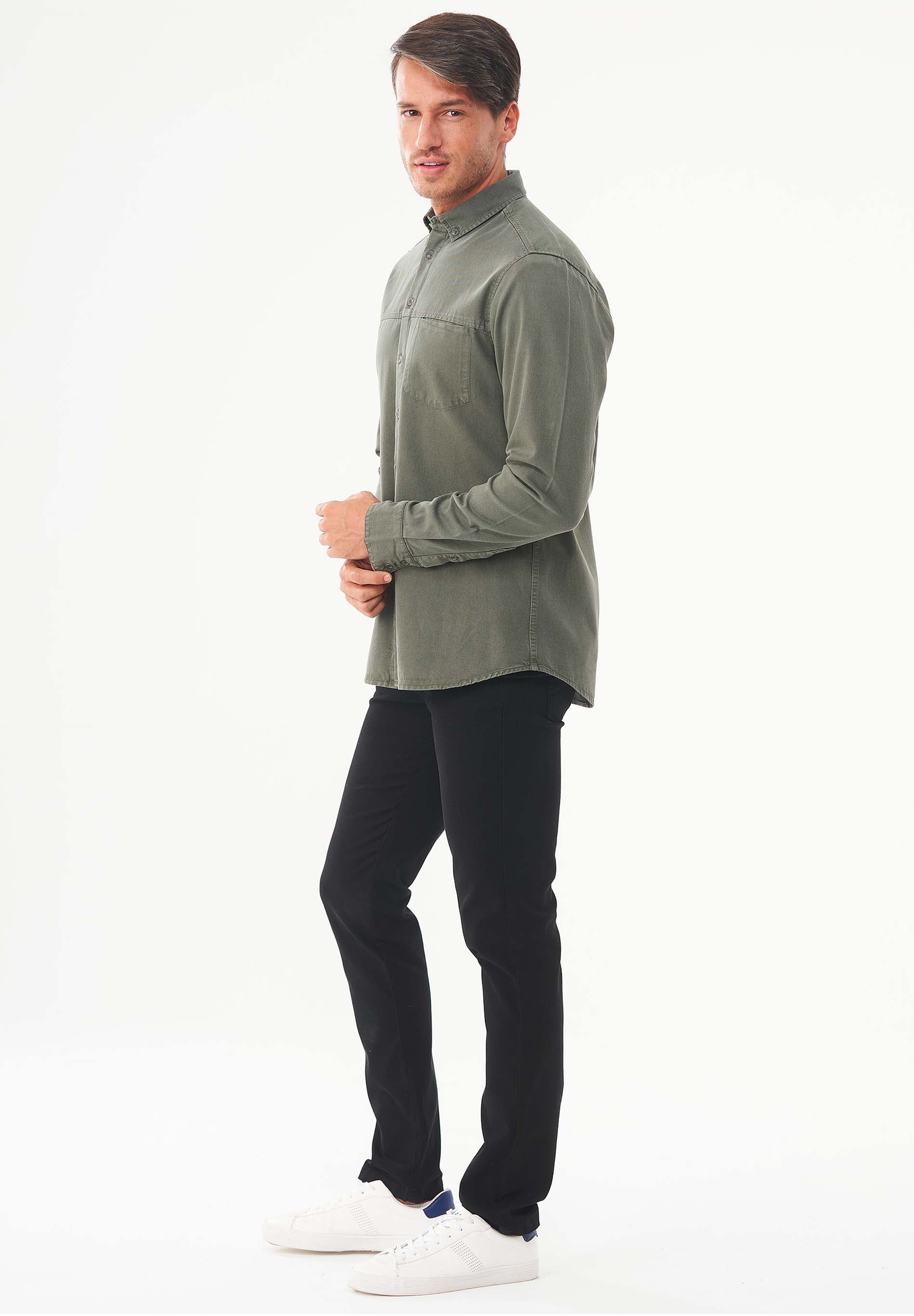 Garment Dyed Hemd aus TENCEL™ Lyocell und Bio-Baumwolle
