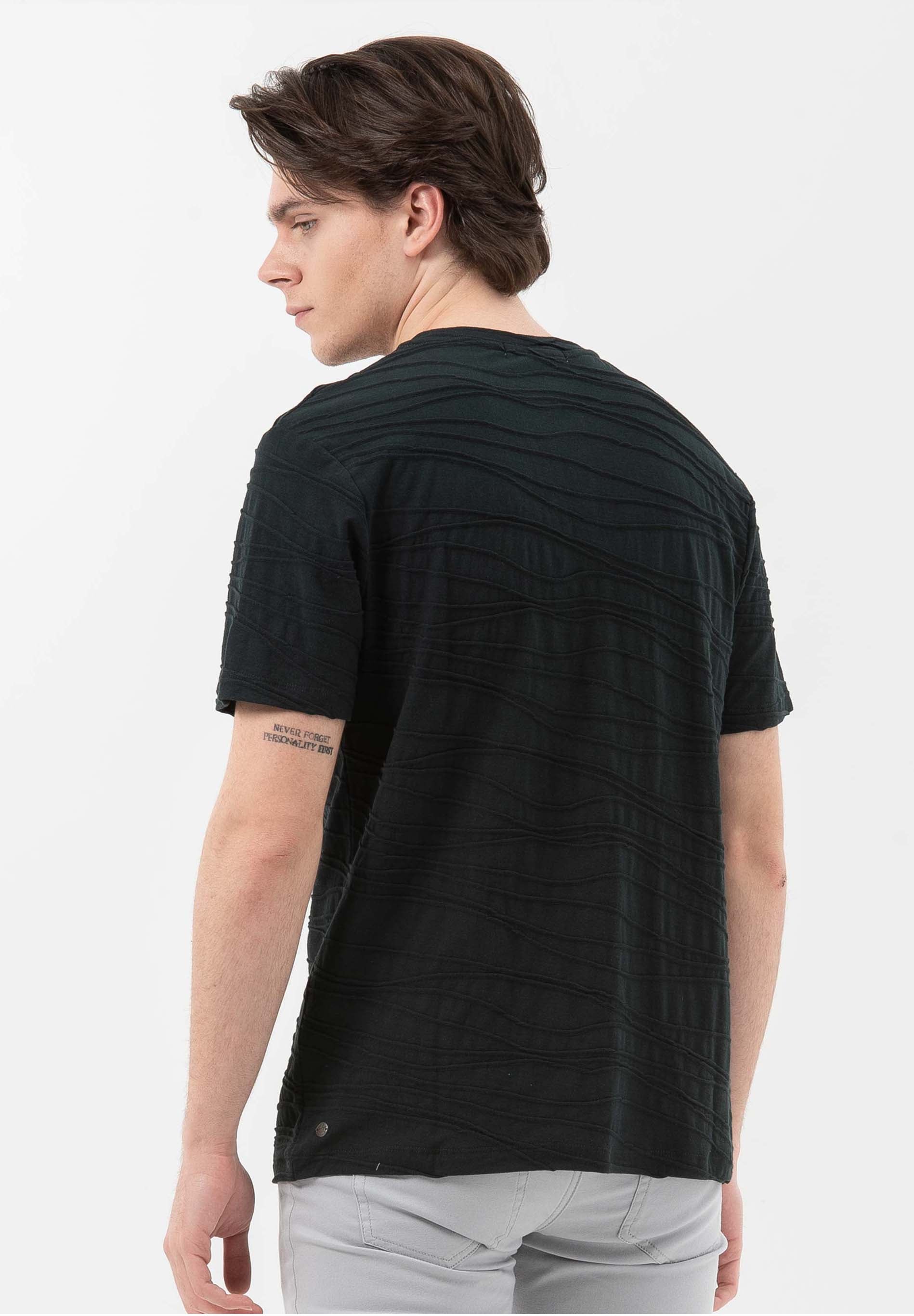T-Shirt aus Bio-Baumwolle mit Struktur-Streifen