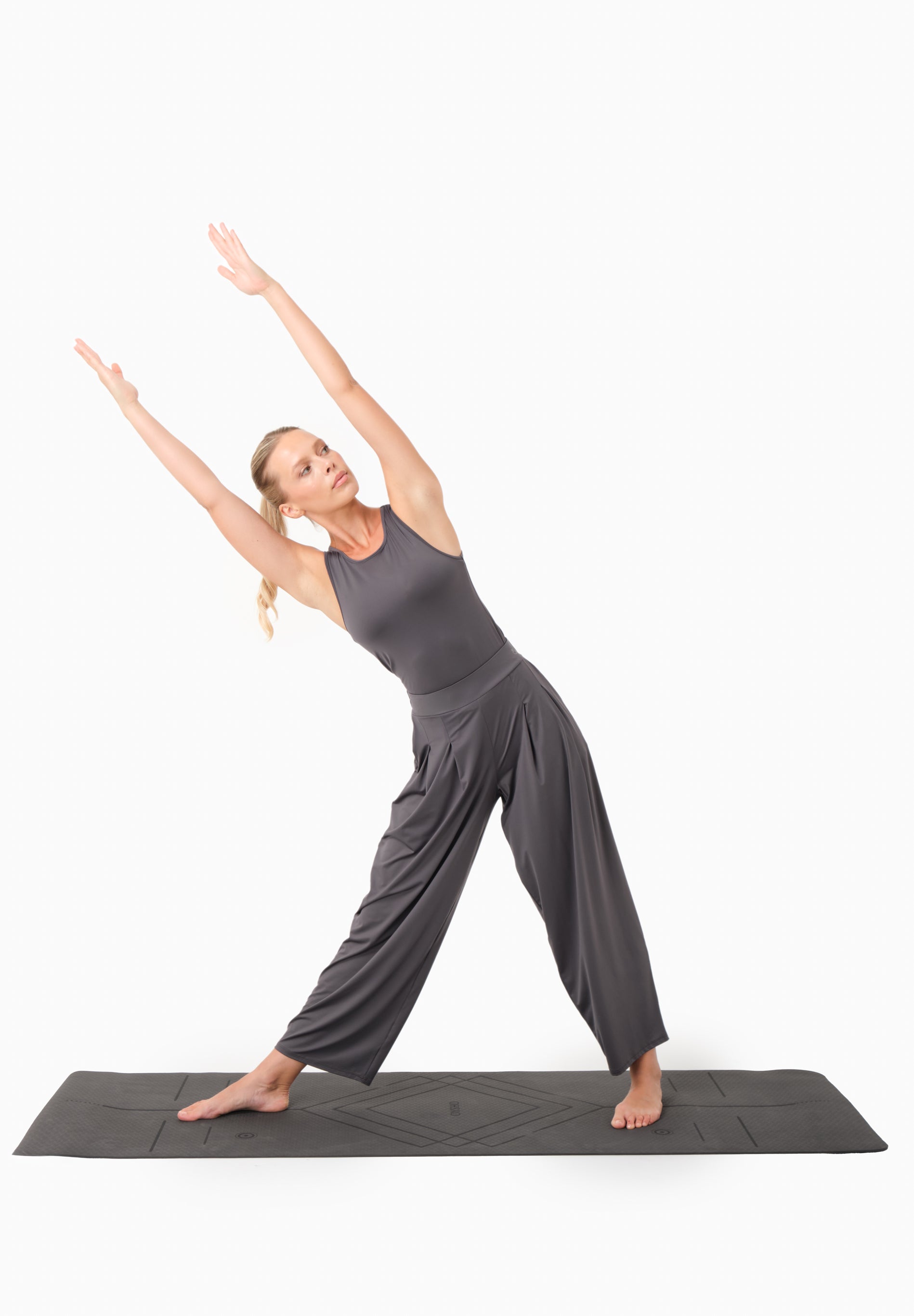 PEENY | Weit geschnittene Hose aus recyceltem Polyamid