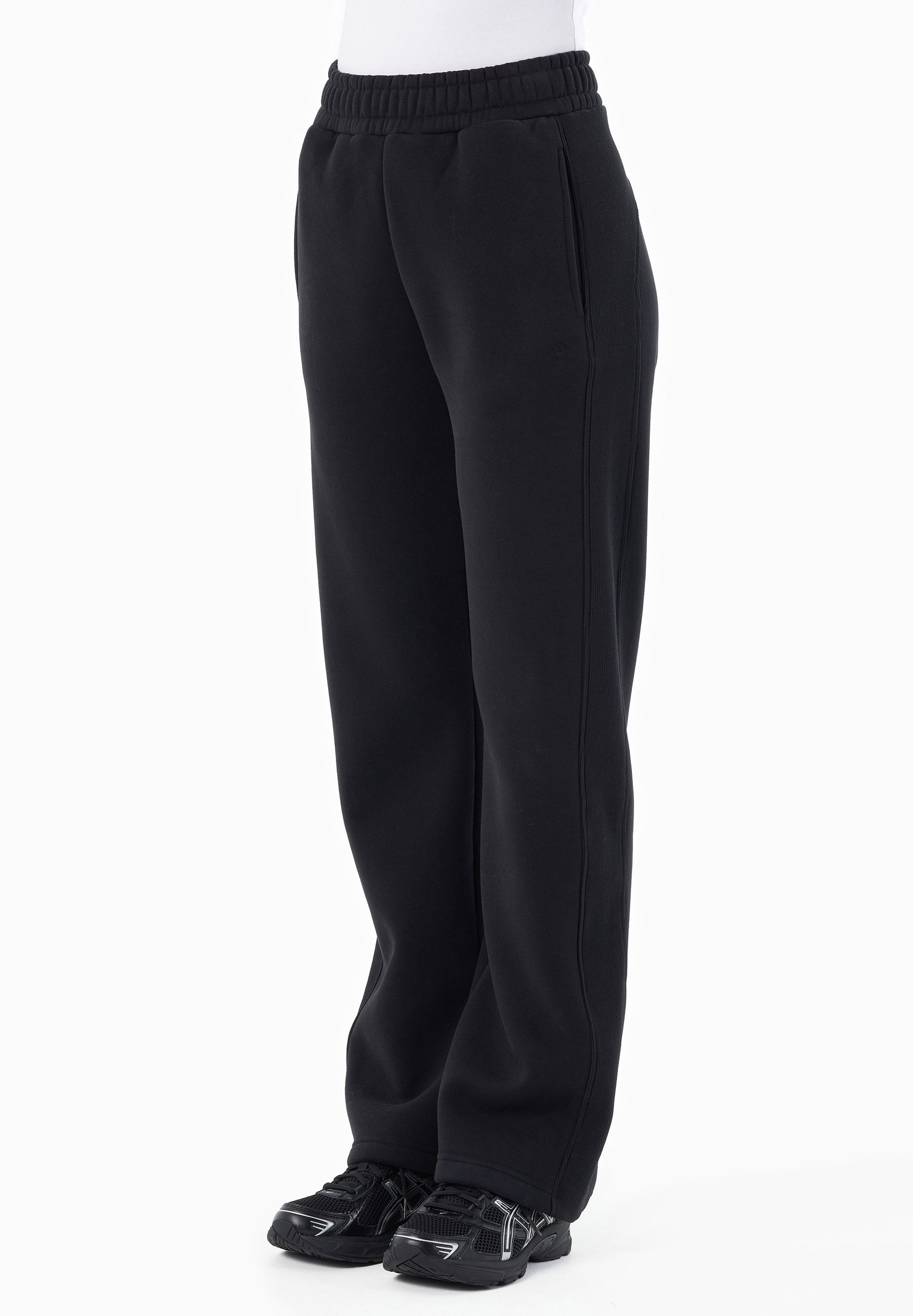 POLLY | Essentials Travel Sweathose aus Bio-Baumwolle & Recyceltem Polyester