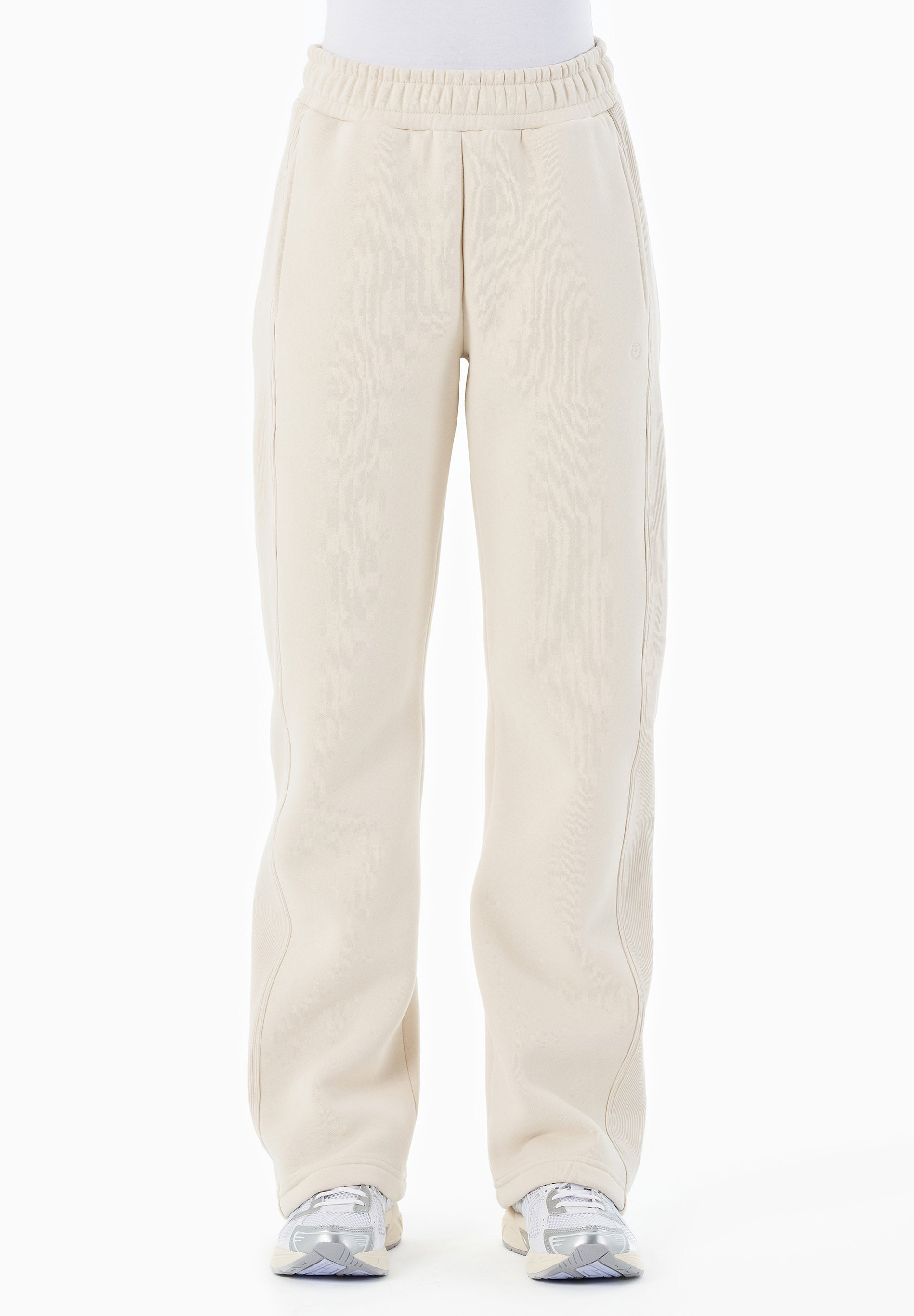 POLLY | Essentials Travel Sweathose aus Bio-Baumwolle & Recyceltem Polyester