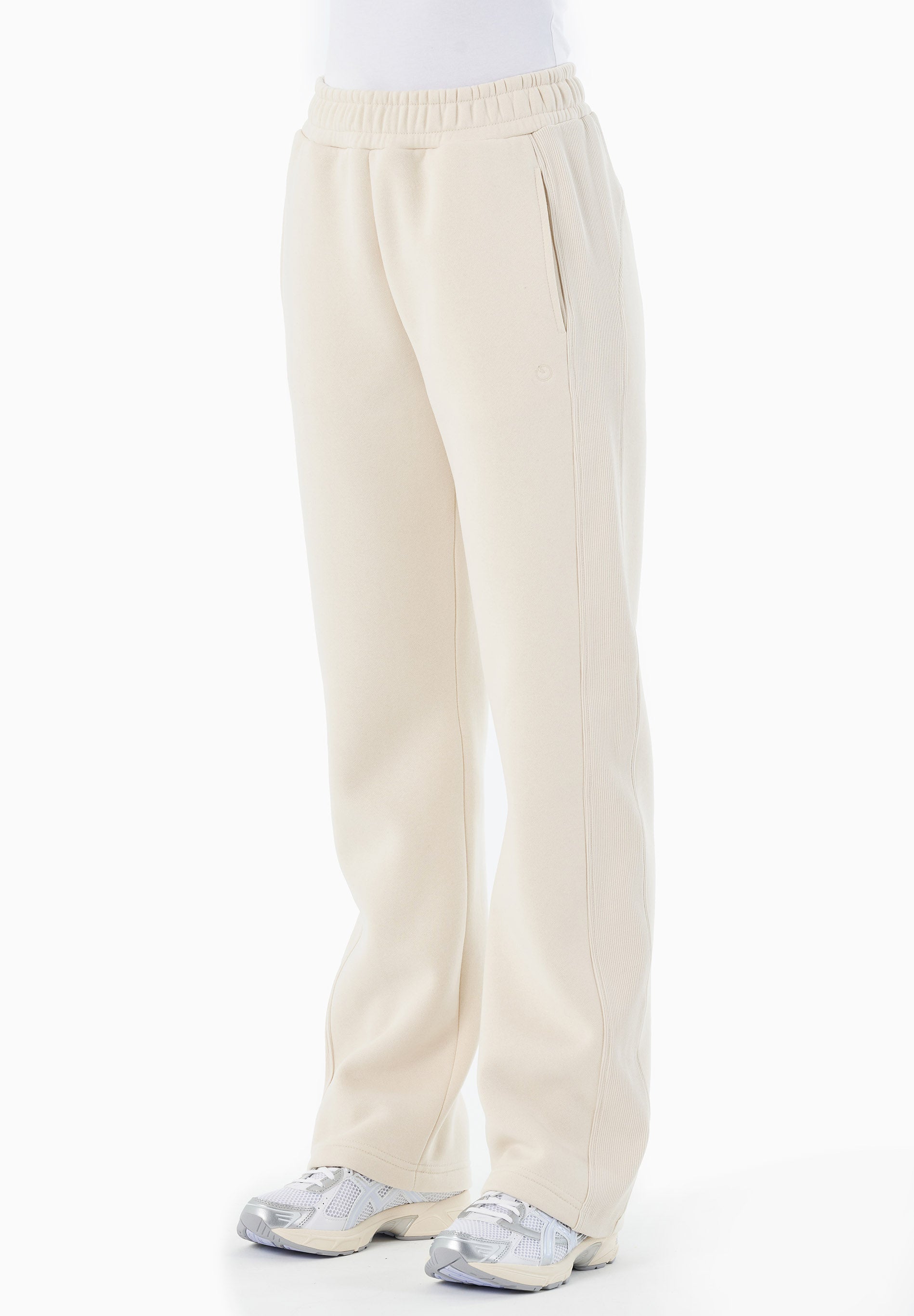 POLLY | Essentials Travel Sweathose aus Bio-Baumwolle & Recyceltem Polyester