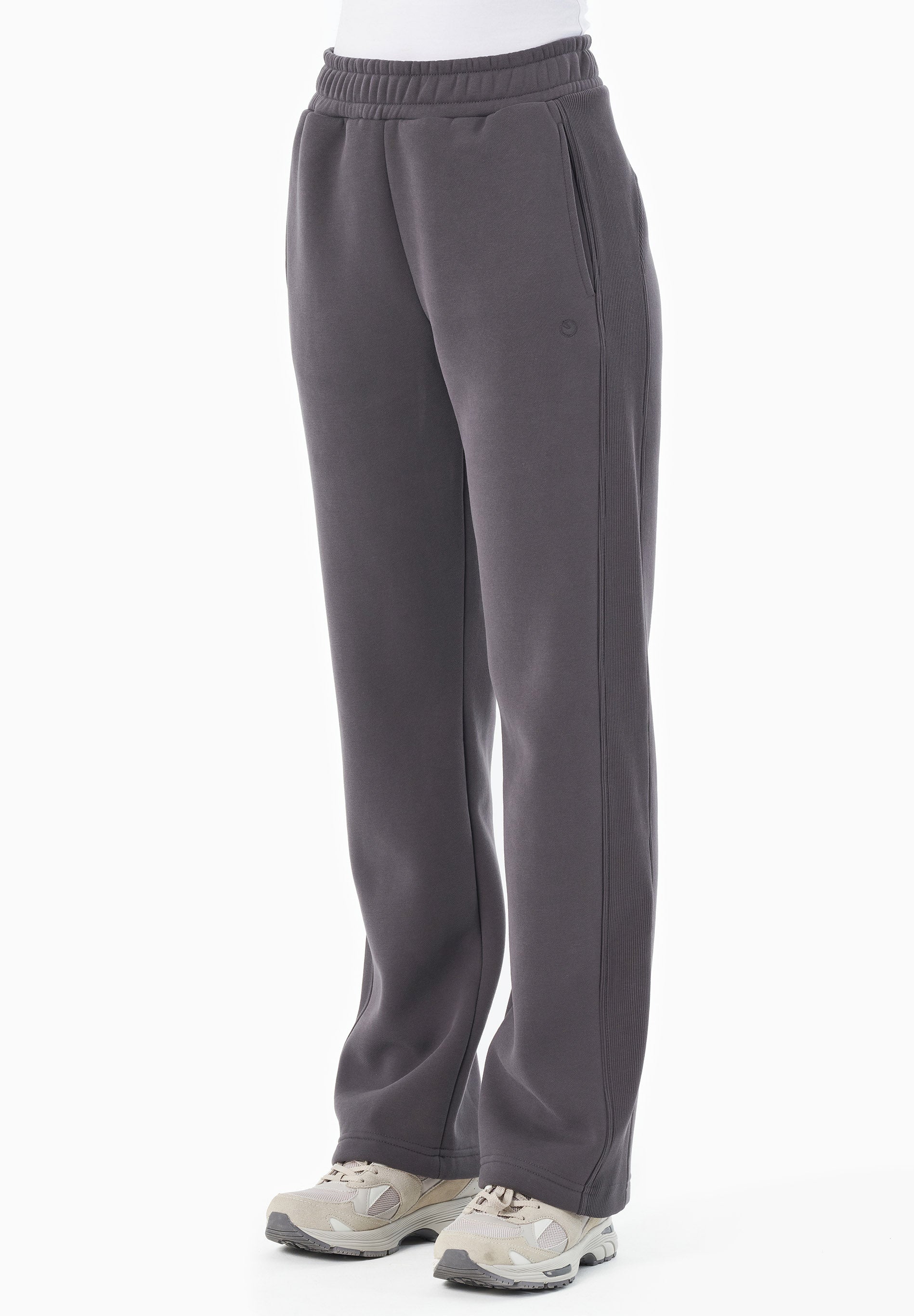 POLLY | Essentials Travel Sweathose aus Bio-Baumwolle & Recyceltem Polyester