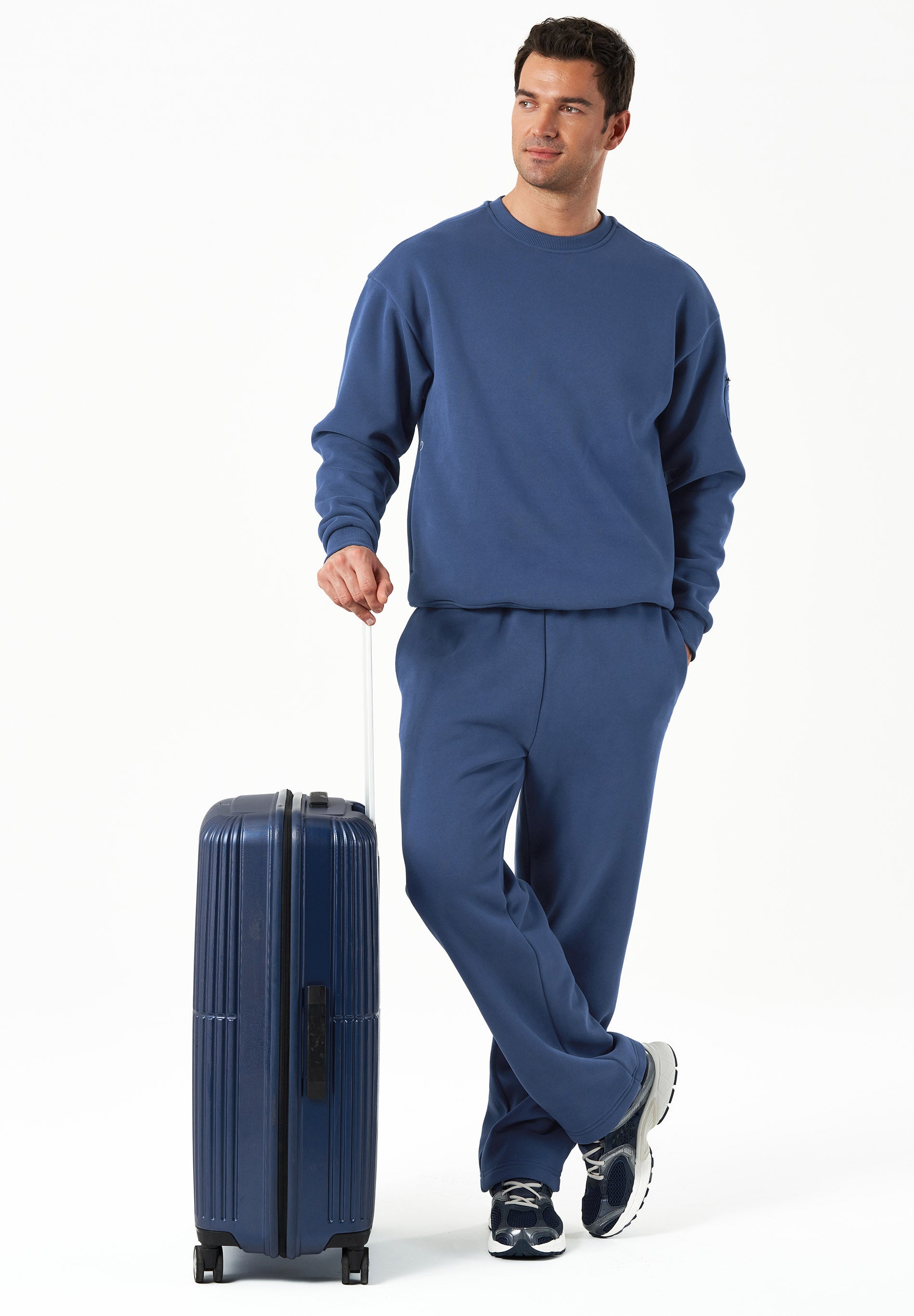 SAYLORR | Essentials Travel Unisex Sweatshirt aus Bio-Baumwolle und recyceltem Polyester