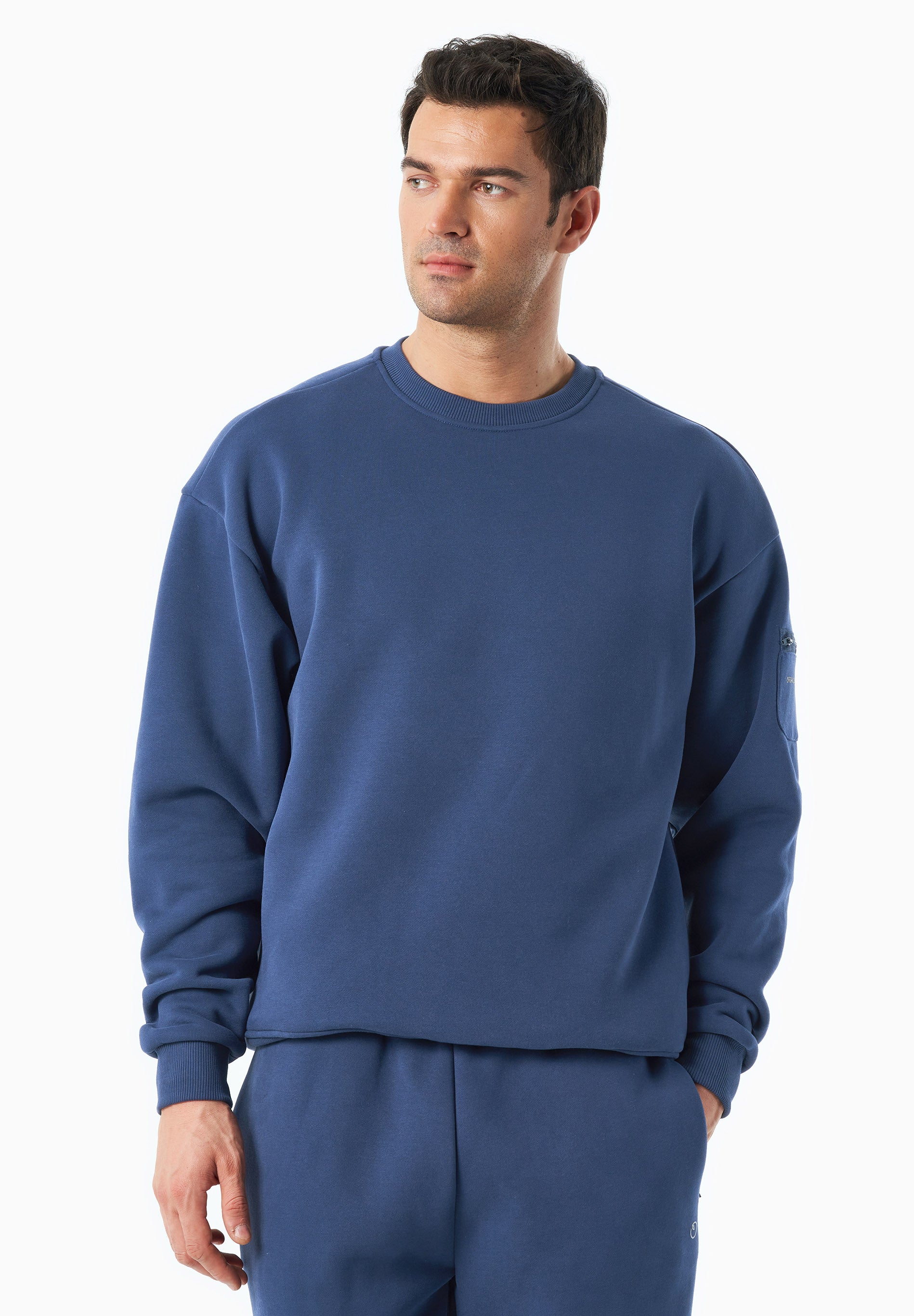 SAYLORR | Essentials Travel Unisex Sweatshirt aus Bio-Baumwolle und recyceltem Polyester