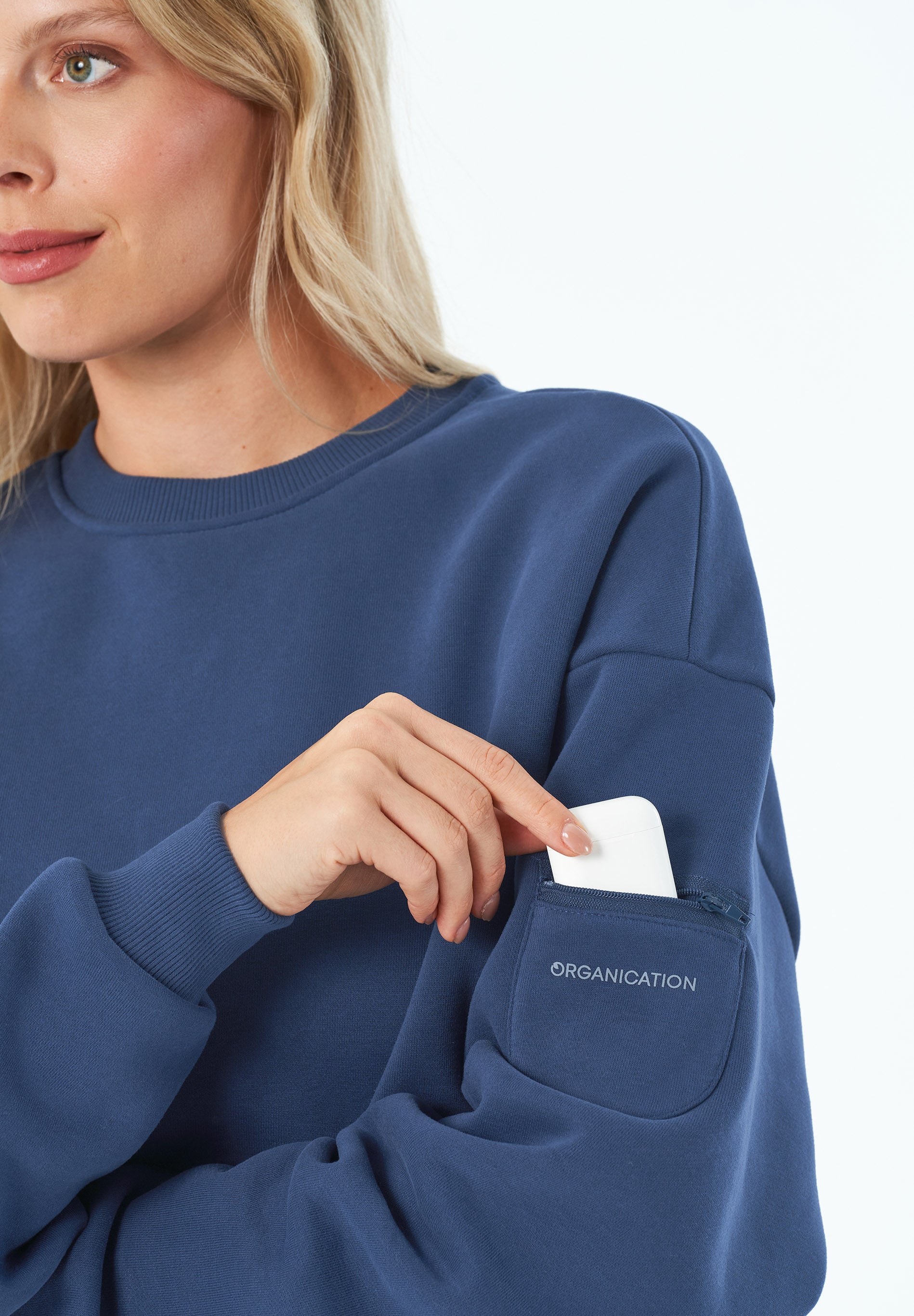 SAYLORR | Essentials Travel Unisex Sweatshirt aus Bio-Baumwolle und recyceltem Polyester