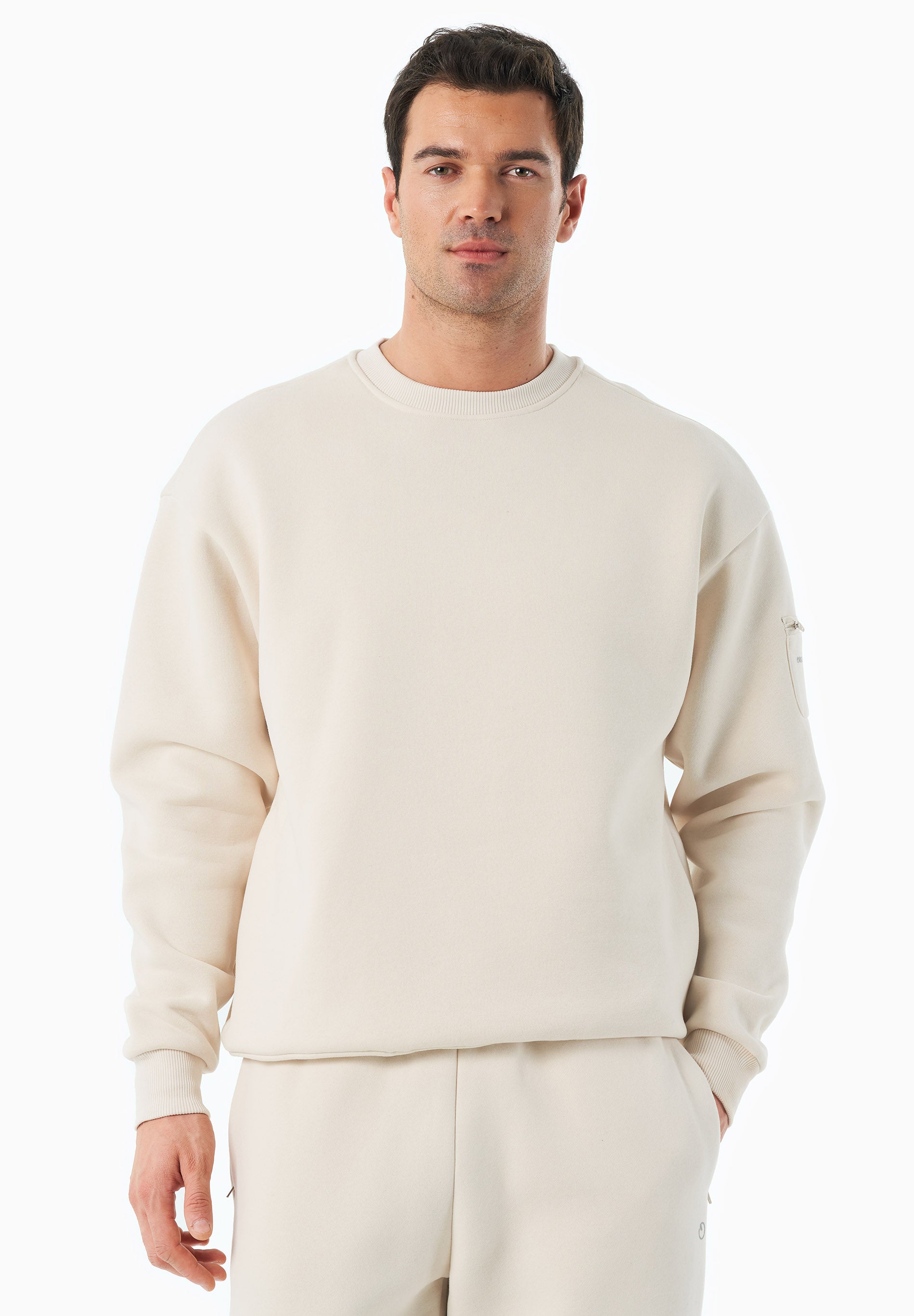 SAYLORR | Essentials Travel Unisex Sweatshirt aus Bio-Baumwolle und recyceltem Polyester