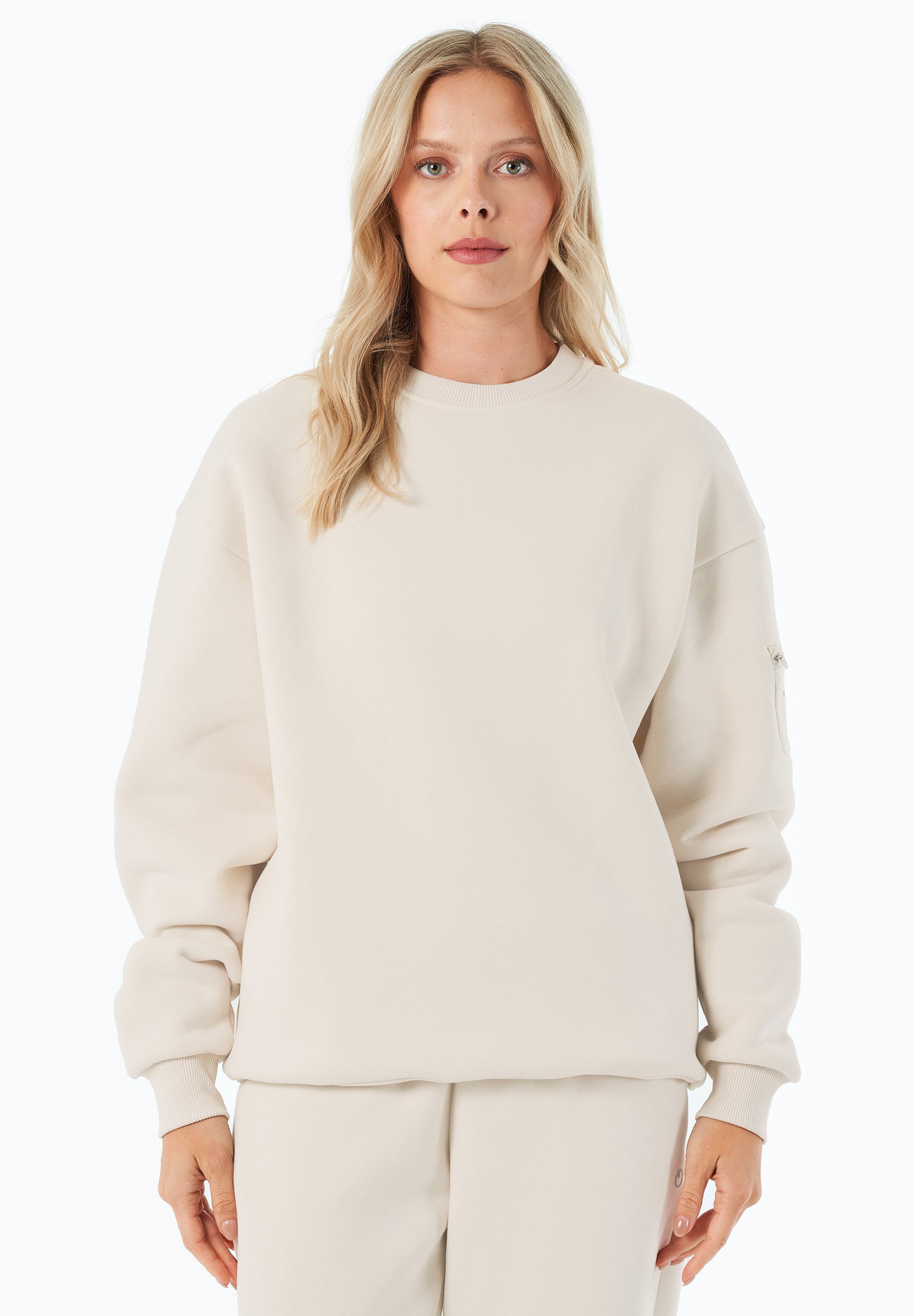 SAYLORR | Essentials Travel Unisex Sweatshirt aus Bio-Baumwolle und recyceltem Polyester