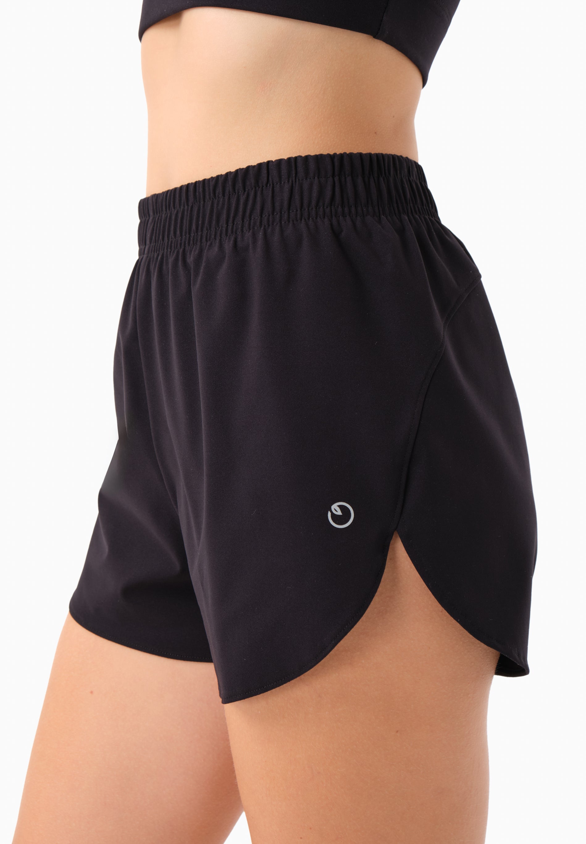 SELENNA | Shorts aus recyceltem Polyamid