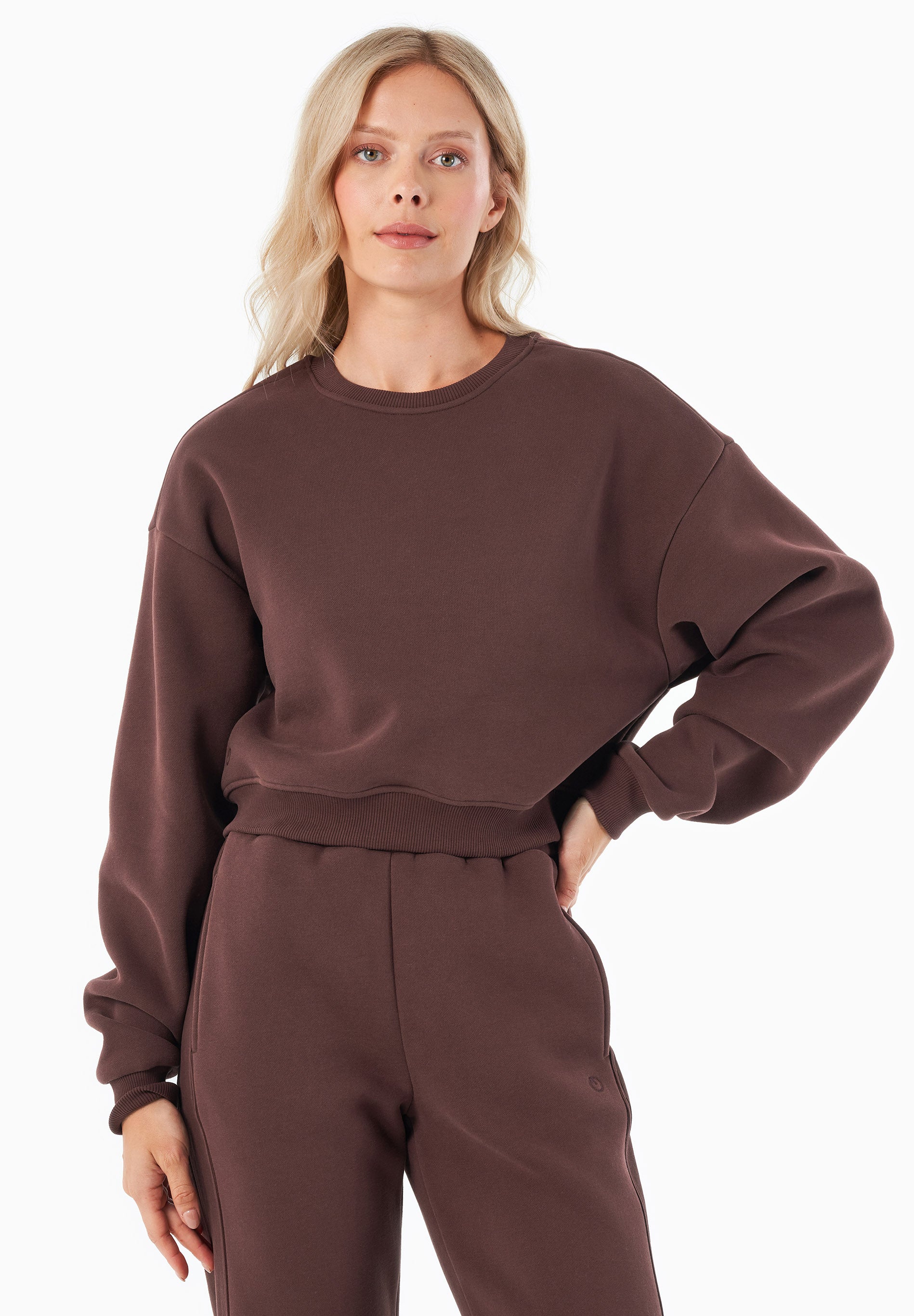 SILLIVIA | Essentials Travel Crop-Sweatshirt aus Bio-Baumwolle und recyceltem Polyester