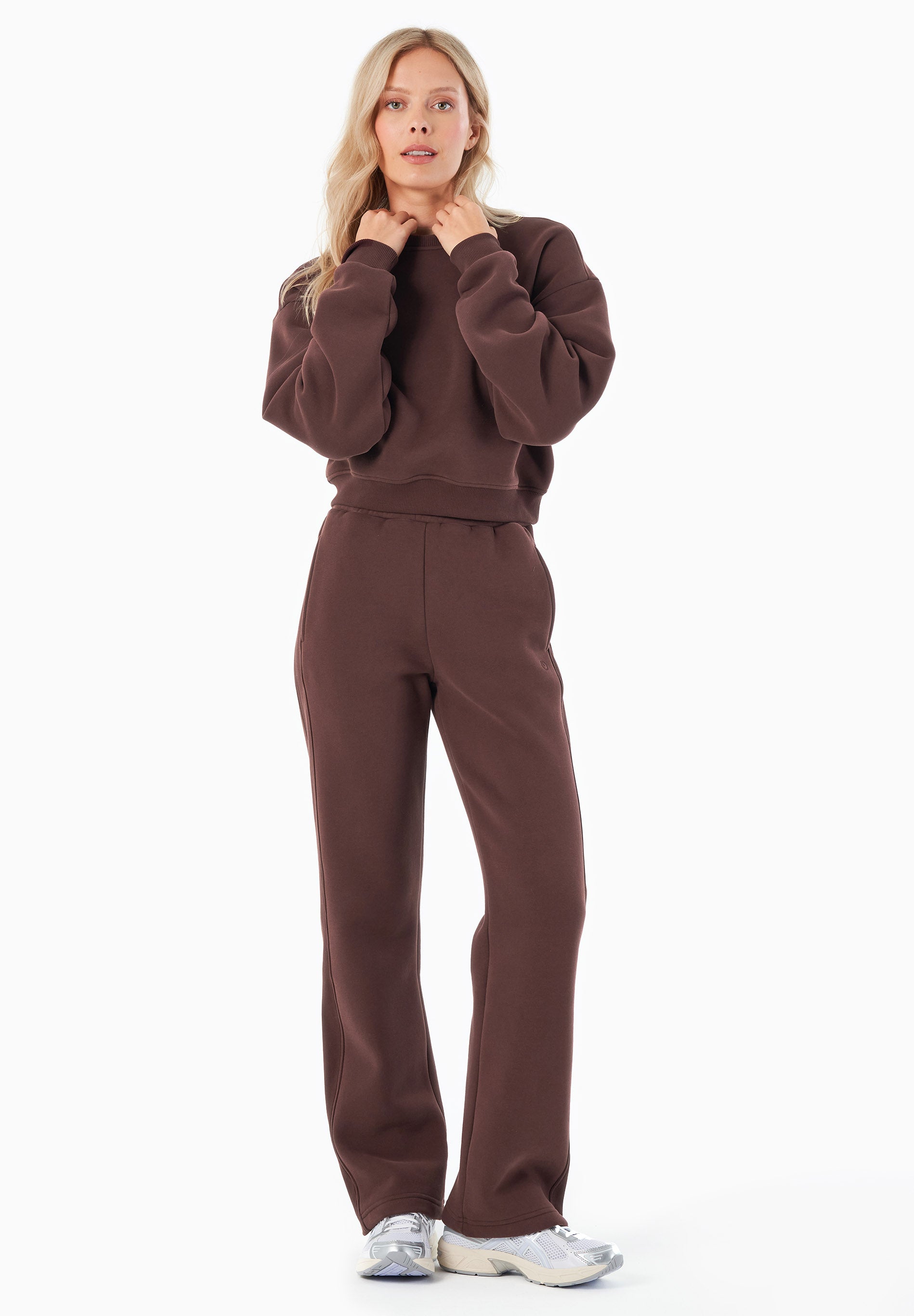 SILLIVIA | Essentials Travel Crop-Sweatshirt aus Bio-Baumwolle und recyceltem Polyester