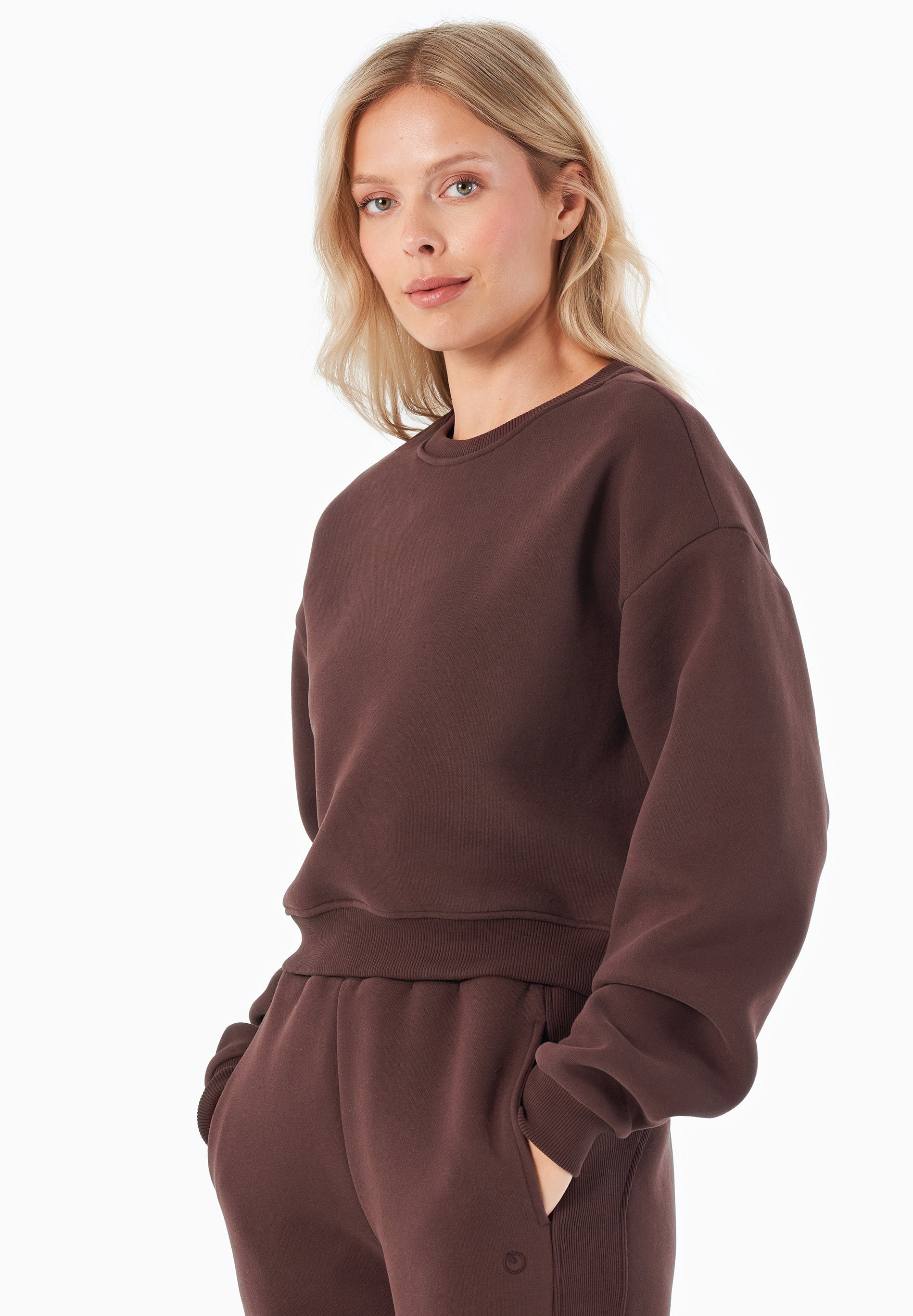 SILLIVIA | Essentials Travel Crop-Sweatshirt aus Bio-Baumwolle und recyceltem Polyester
