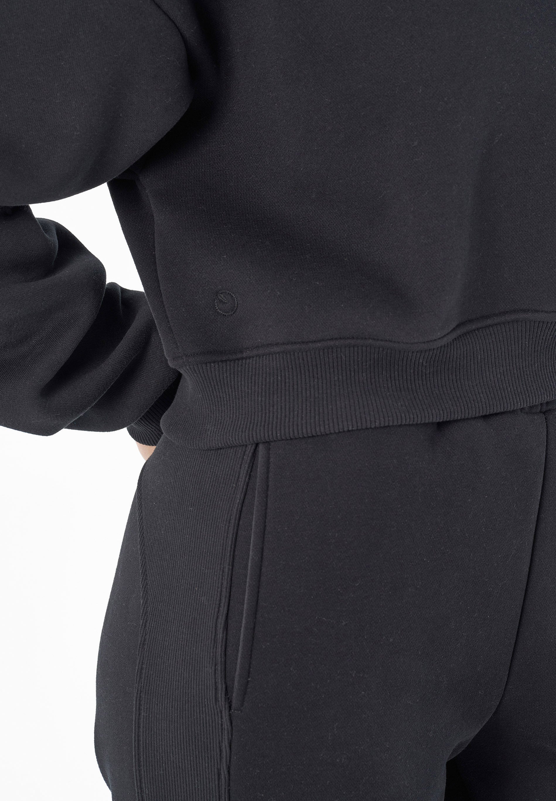 SILLIVIA | Essentials Crop-Sweatshirt aus Bio-Baumwolle und recyceltem Polyester