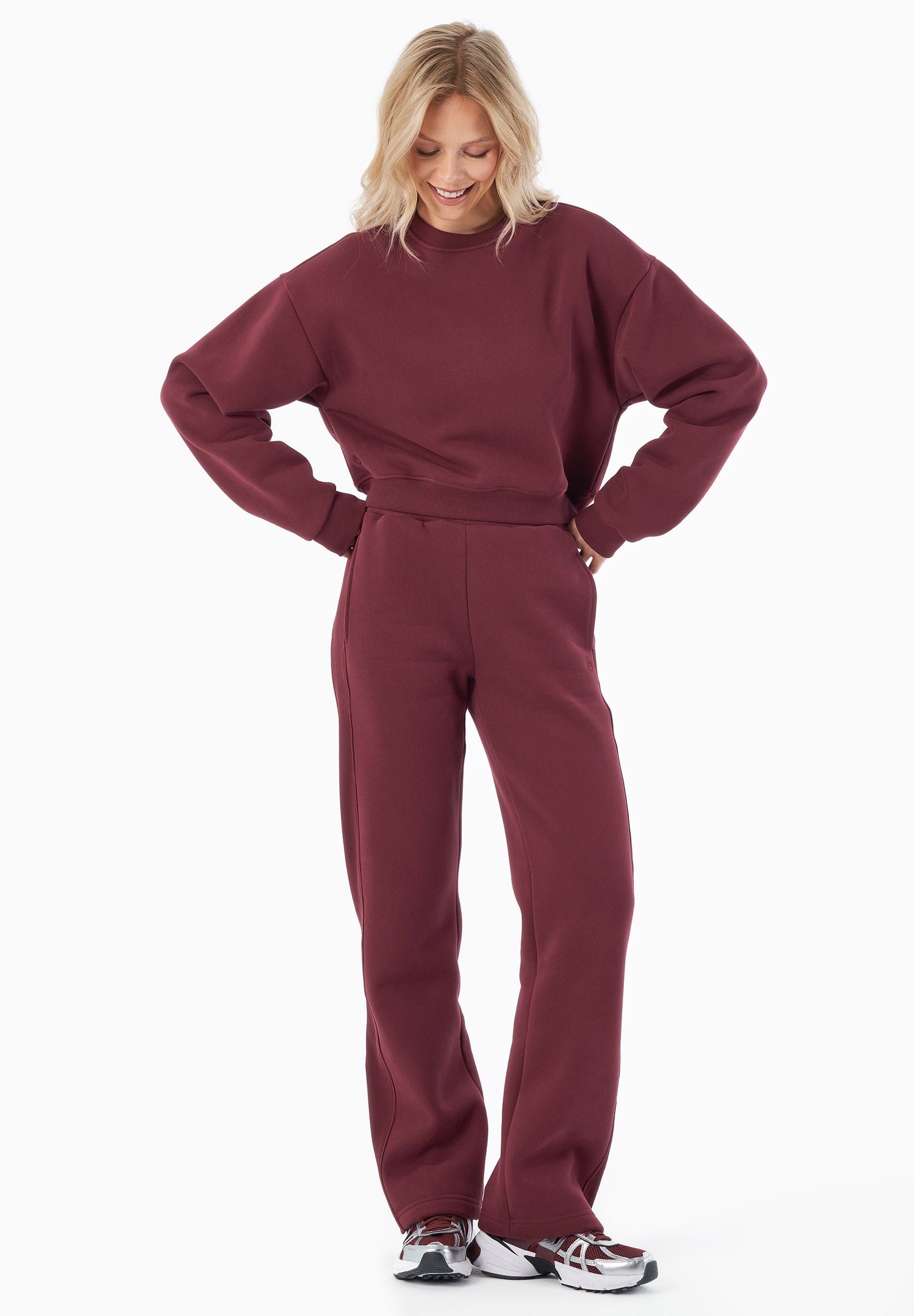 SILLIVIA | Essentials Travel Crop-Sweatshirt aus Bio-Baumwolle und recyceltem Polyester