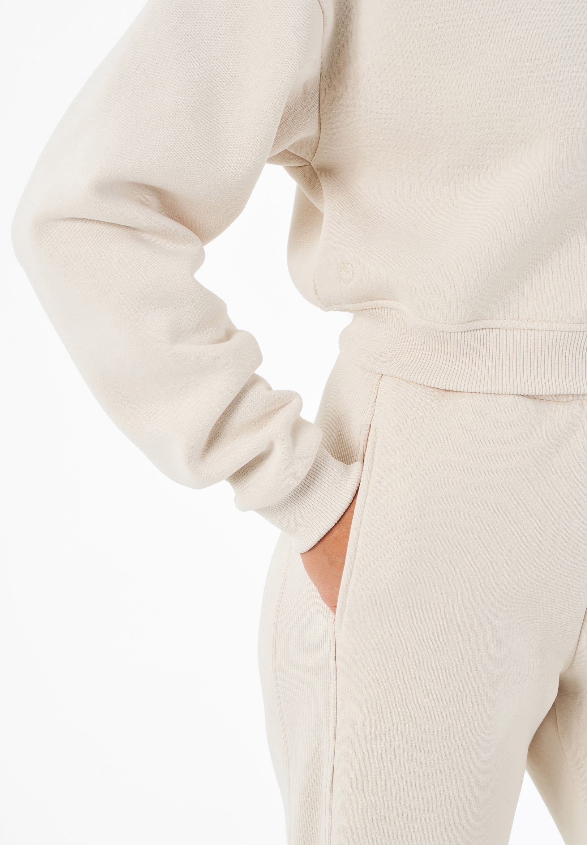 SILLIVIA | Essentials Crop-Sweatshirt aus Bio-Baumwolle und recyceltem Polyester