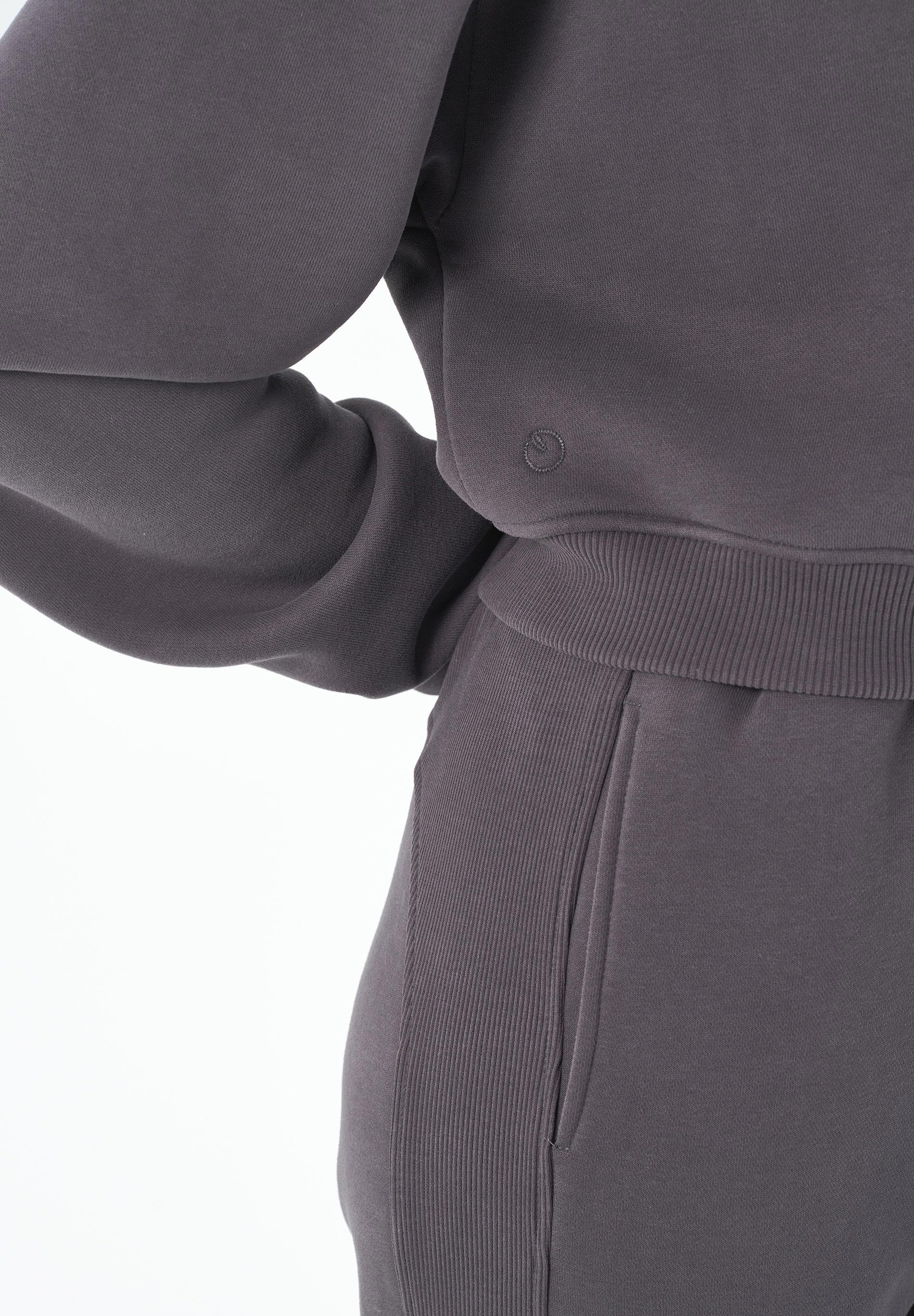 SILLIVIA | Essentials Travel Crop-Sweatshirt aus Bio-Baumwolle und recyceltem Polyester