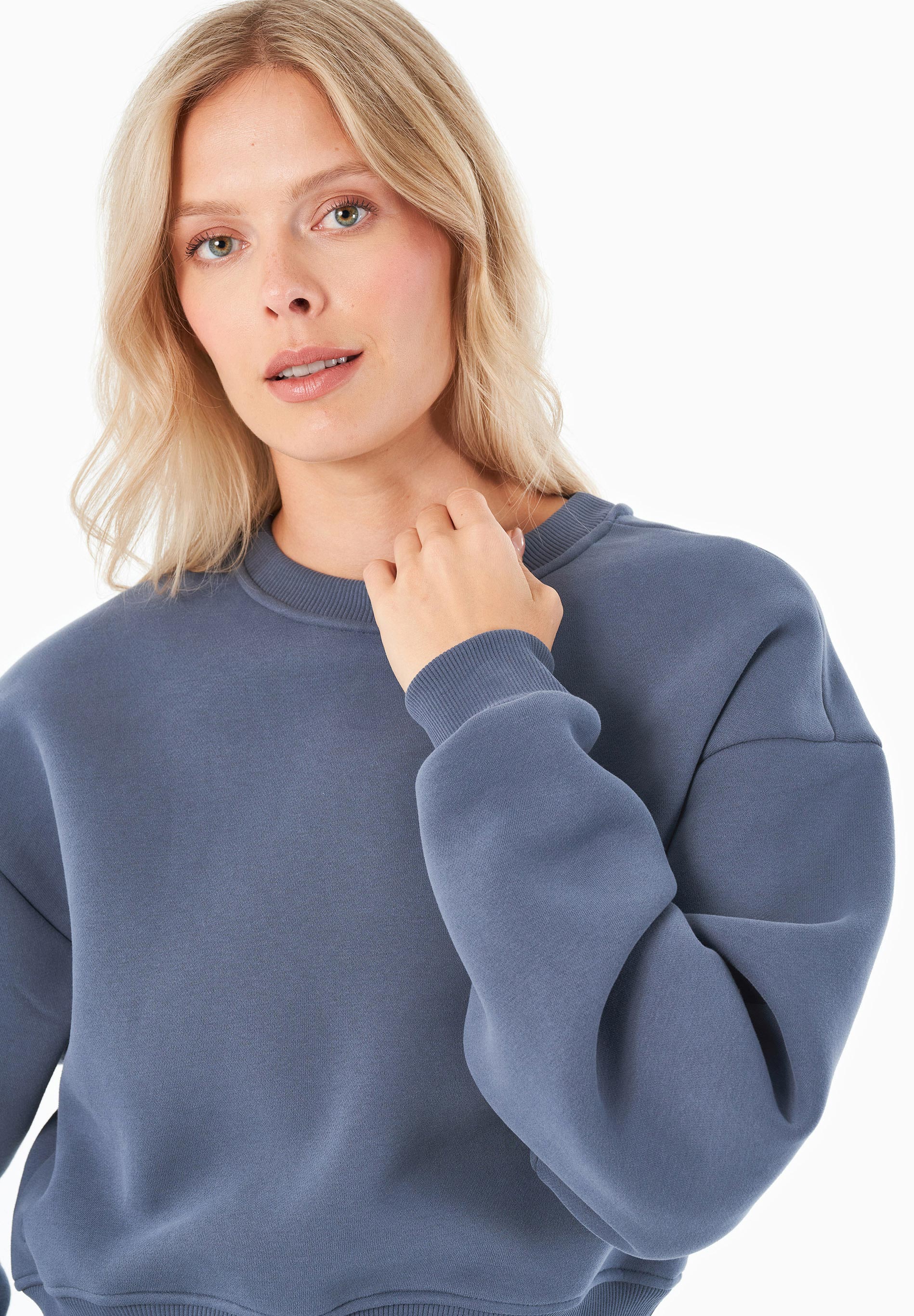 SILLIVIA | Essentials Travel Crop-Sweatshirt aus Bio-Baumwolle und recyceltem Polyester
